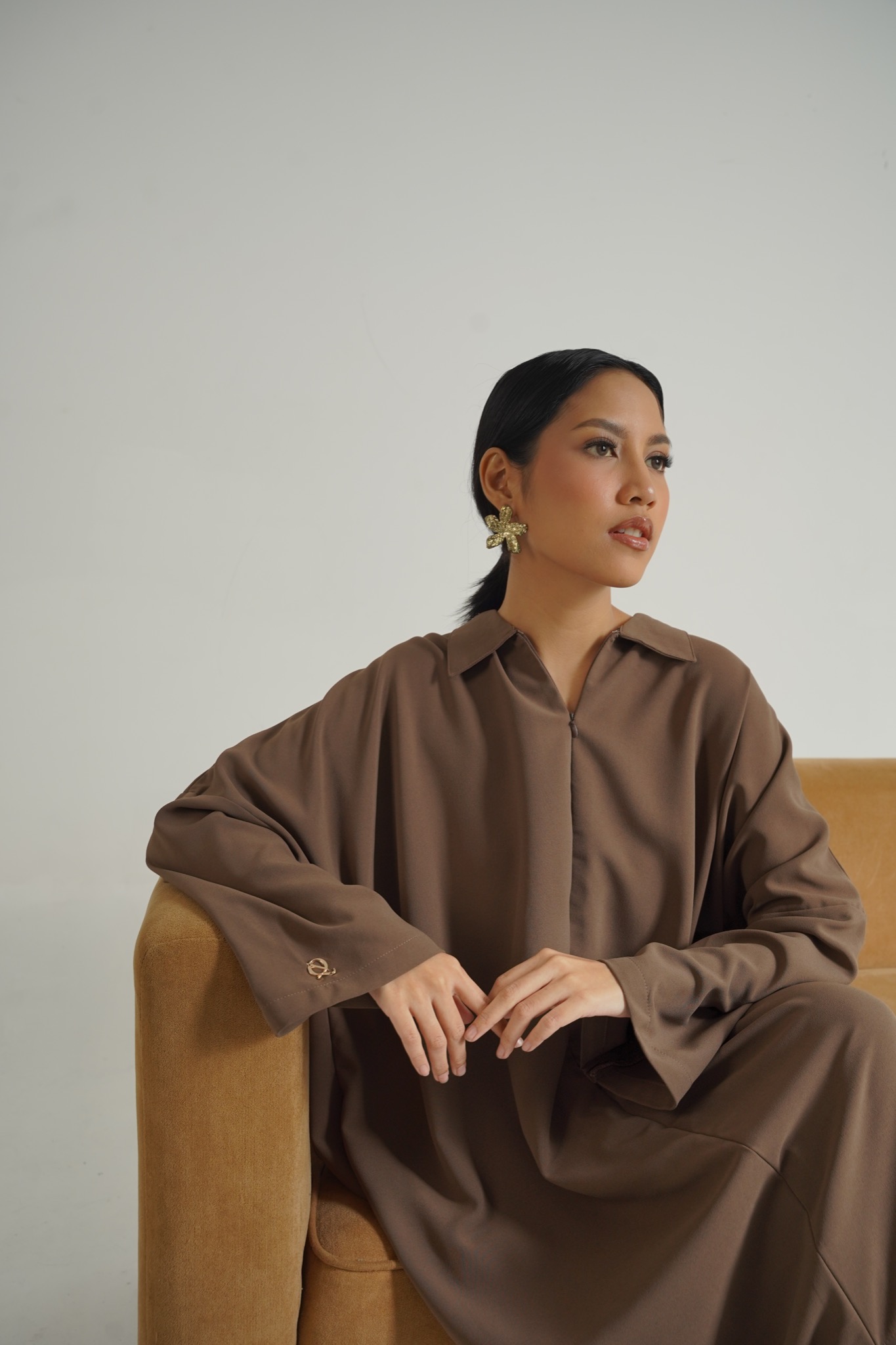 QANNA - Refined Zipped Abaya