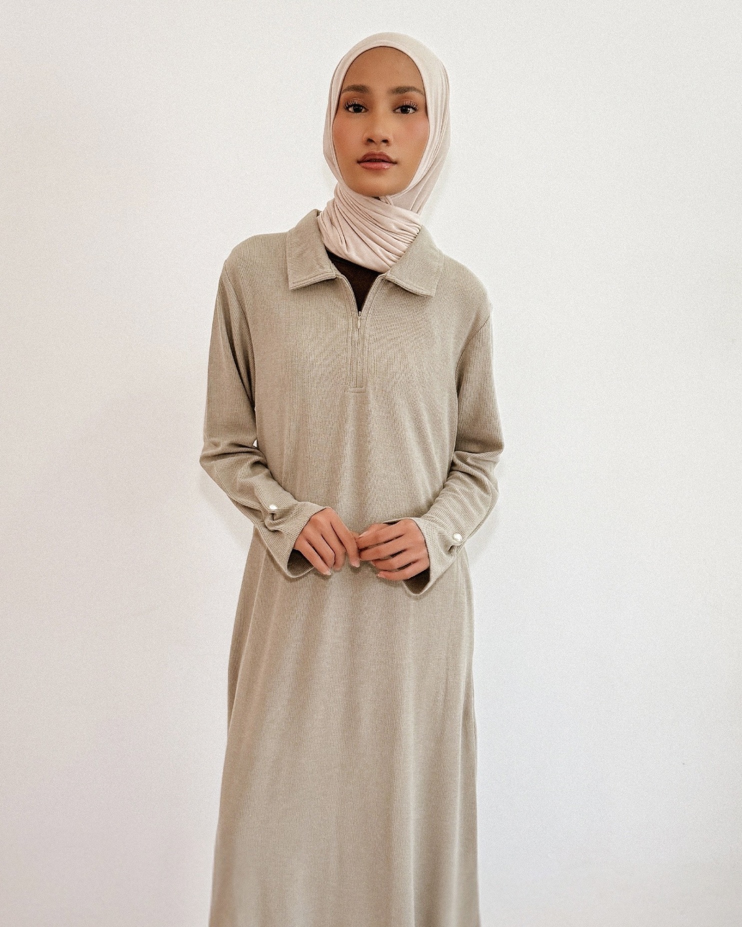 Zipped Collar Knit Abaya