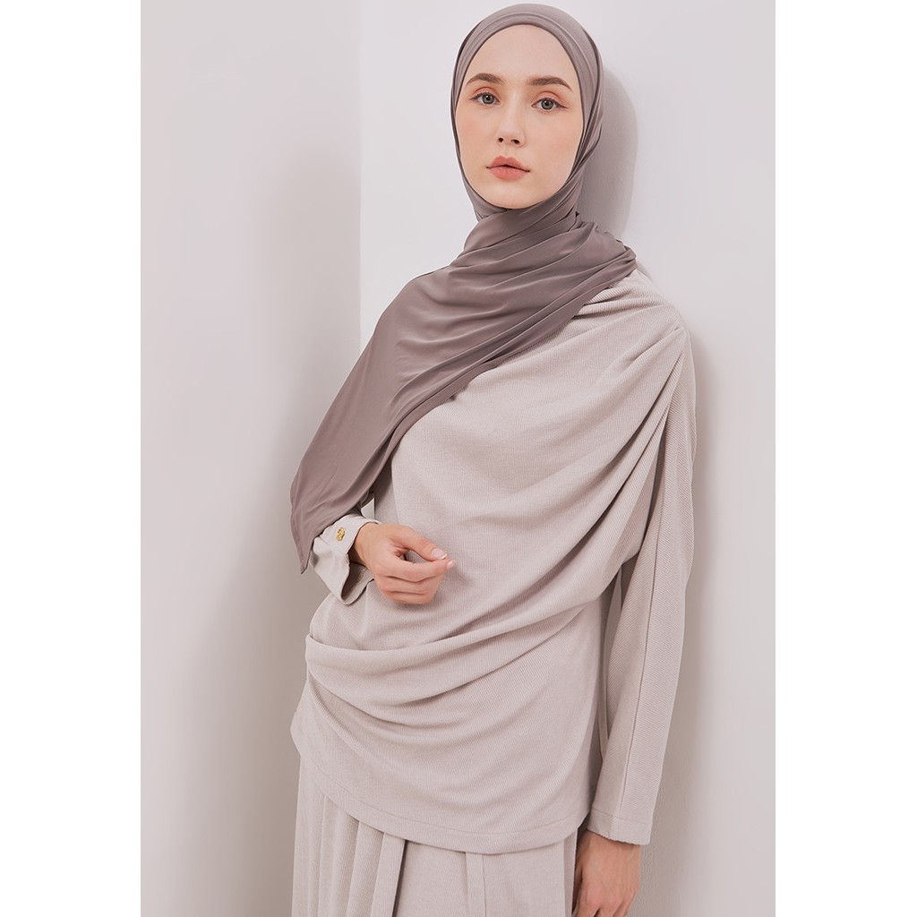 QANNA - Asymmetrical Knit Top