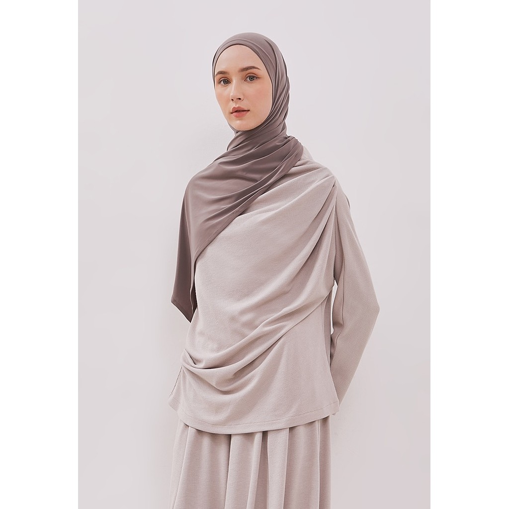 QANNA - Asymmetrical Knit Top