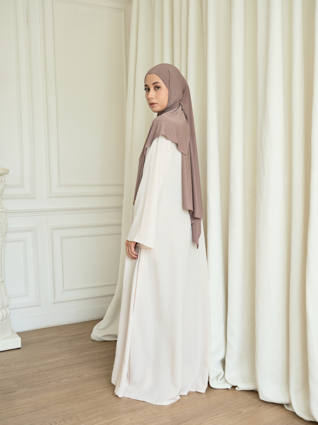 NERA Classic Knot Abaya