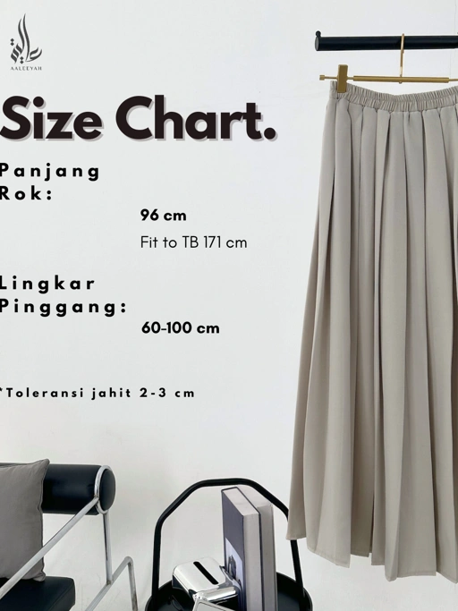 Silhouette Pleated Skirt