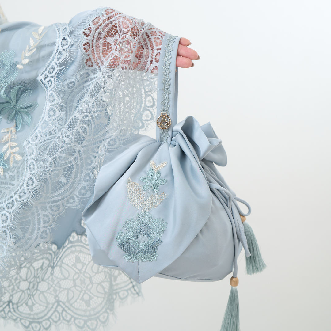 Mukena AIKILA : LEONA in Tosca