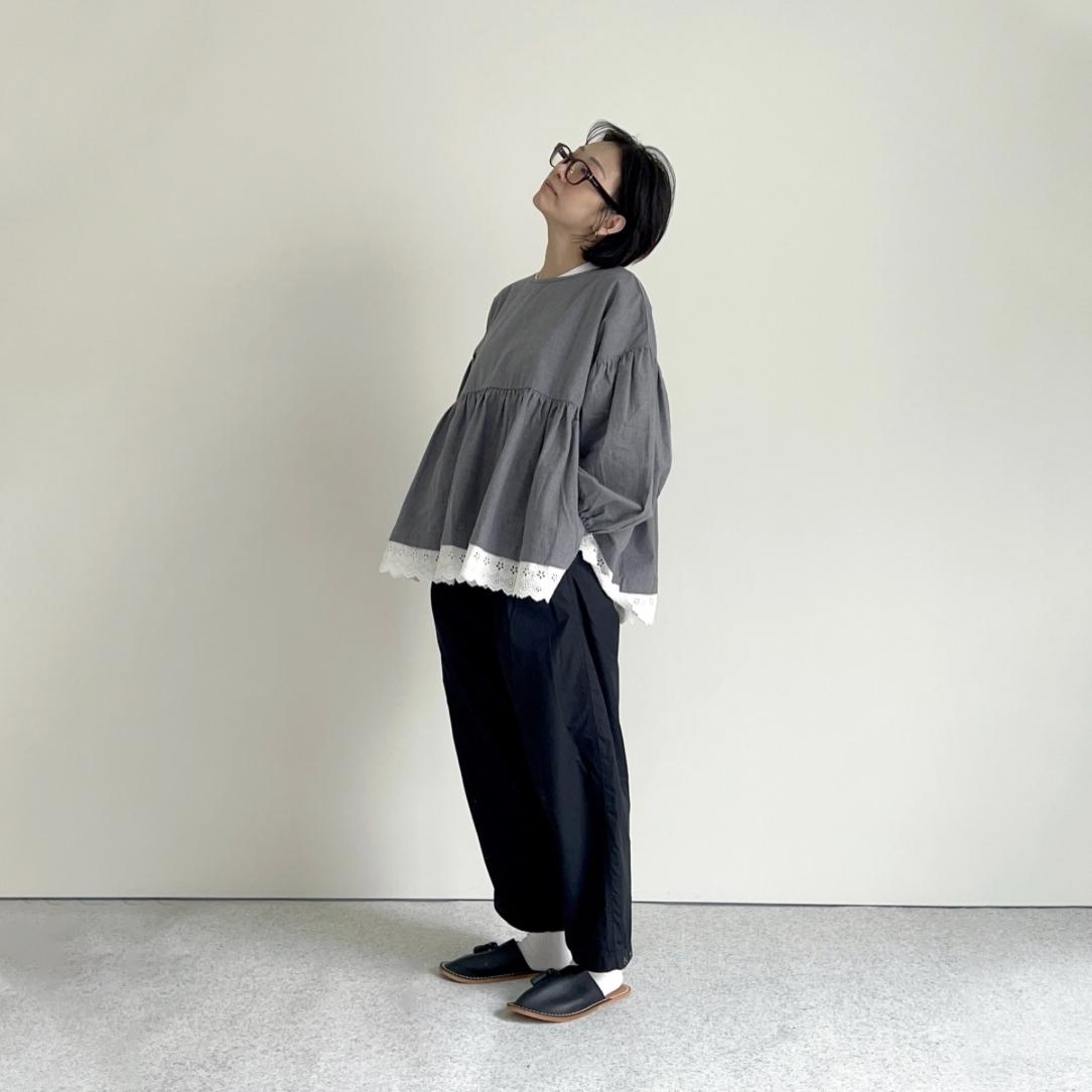 Argyle & Oxford - Broderie Swing Blouse - Grey