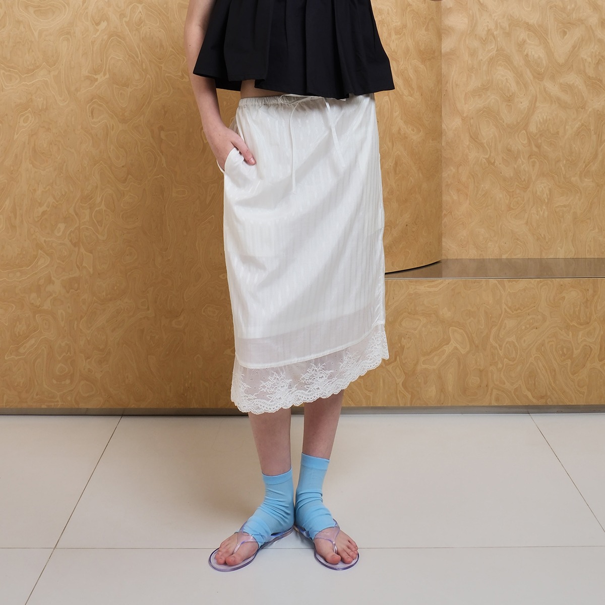 Petal Lace Skirt - White
