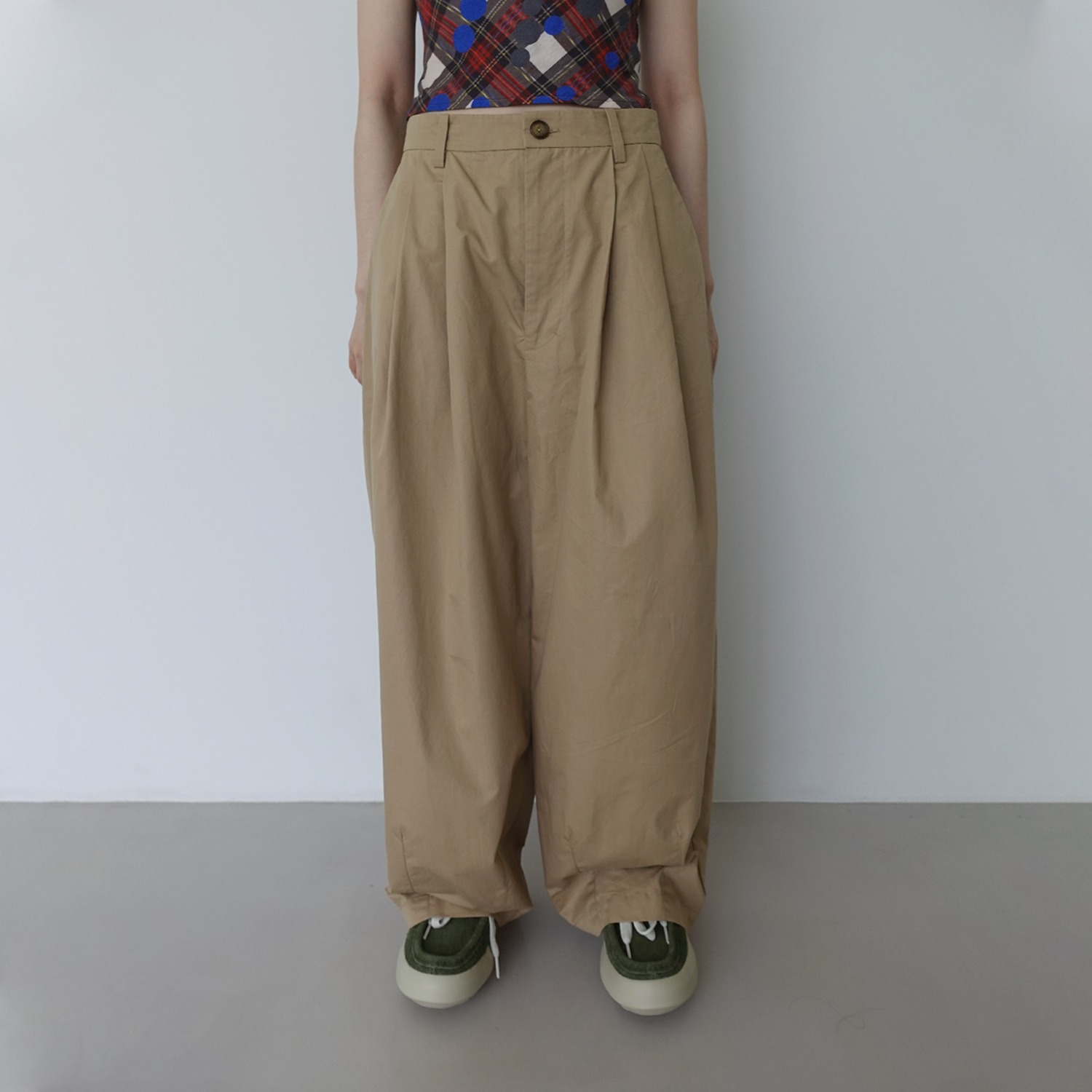 Pleats Baggy Pants in Khaki