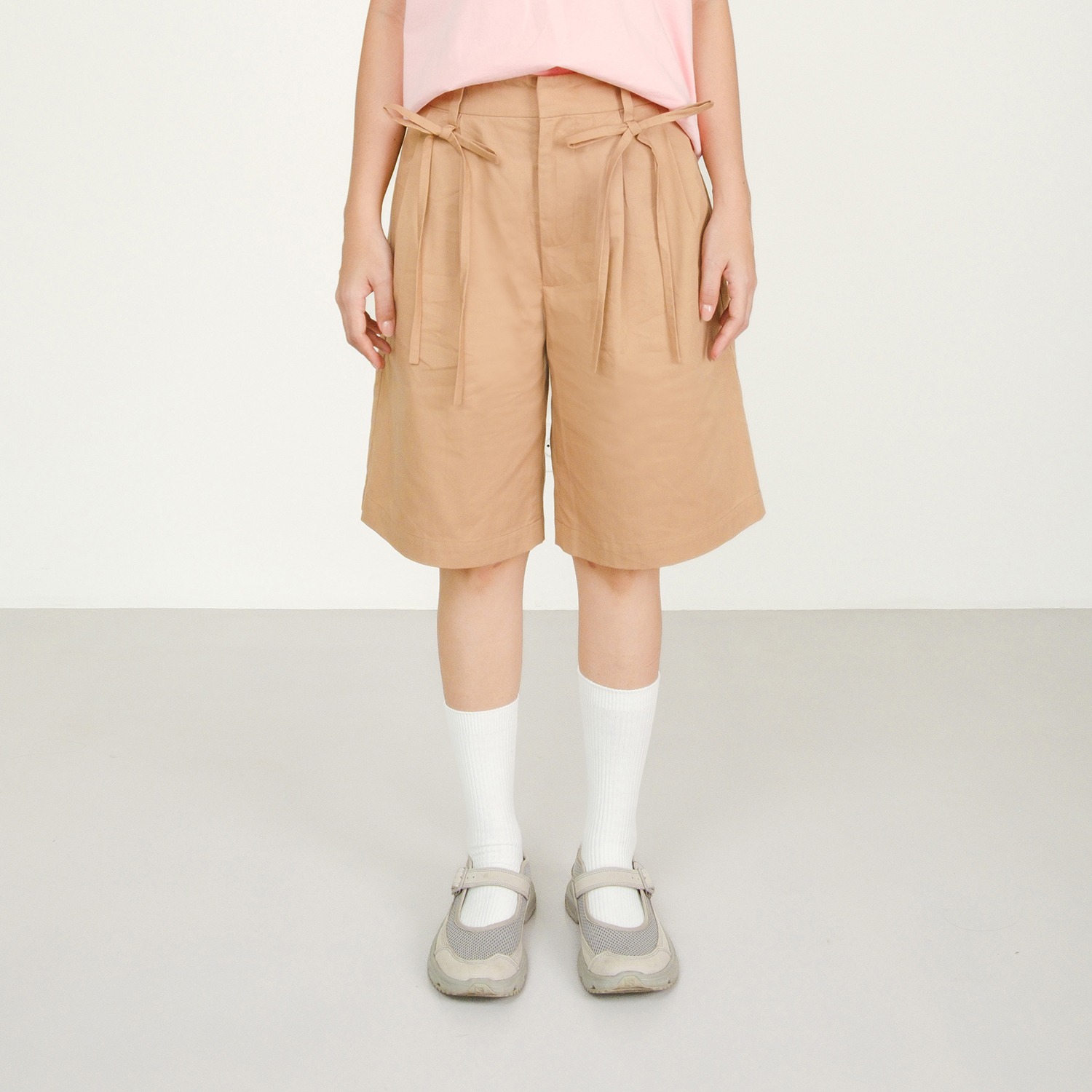Ribbon Half Pants in Khaki