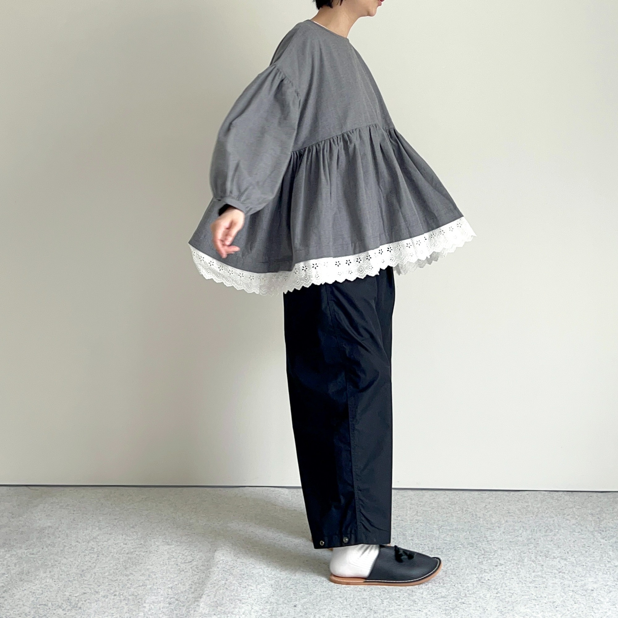 Argyle & Oxford - Broderie Swing Blouse - Grey