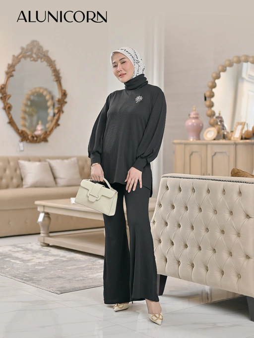 Image of Alunicorn X Marissya Icha  - Elle Knit - One set | One set wanita - Knit Uniqlo - knitting
