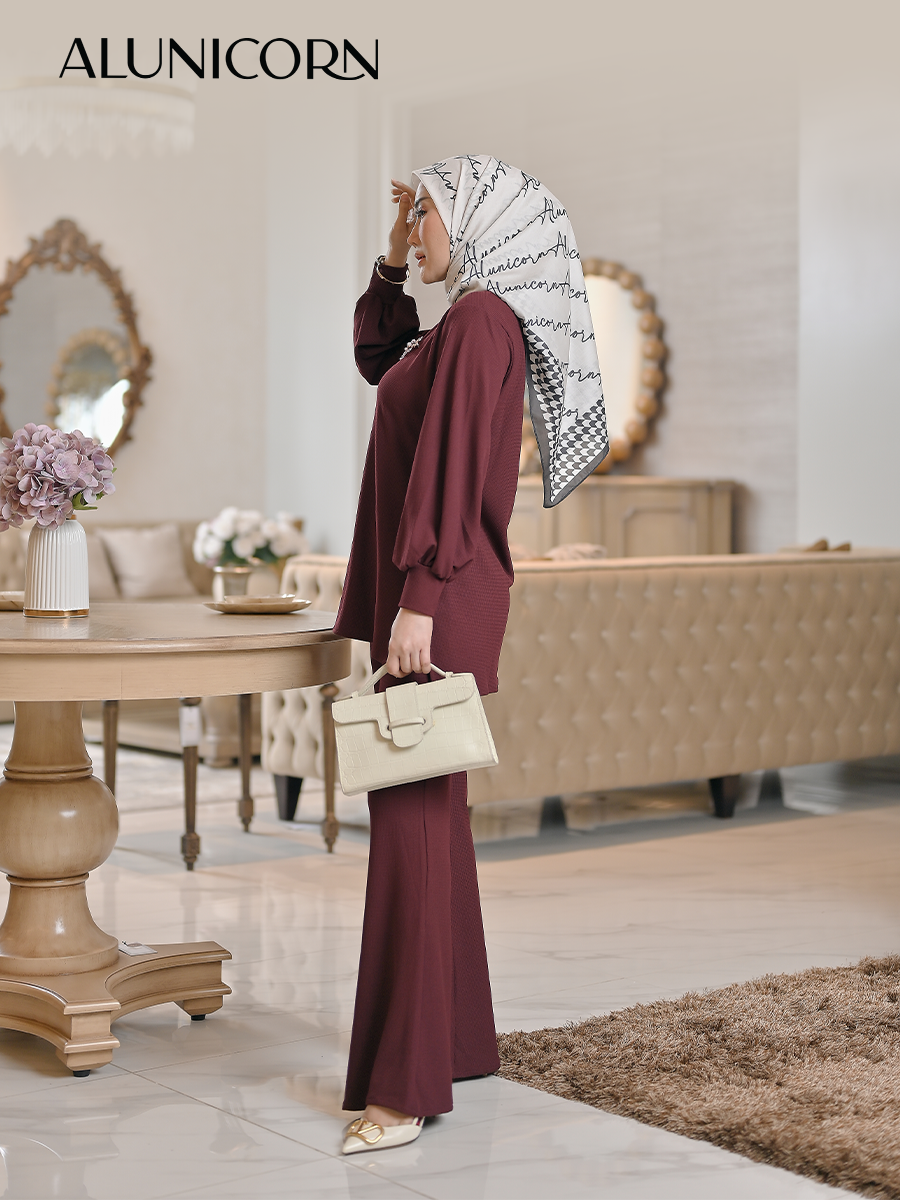 Alunicorn X Marissya Icha  - Elle Knit One set  Busui | One set wanita Blouse Busui Dan Pants Knit Uniqlo - Zipper knitting