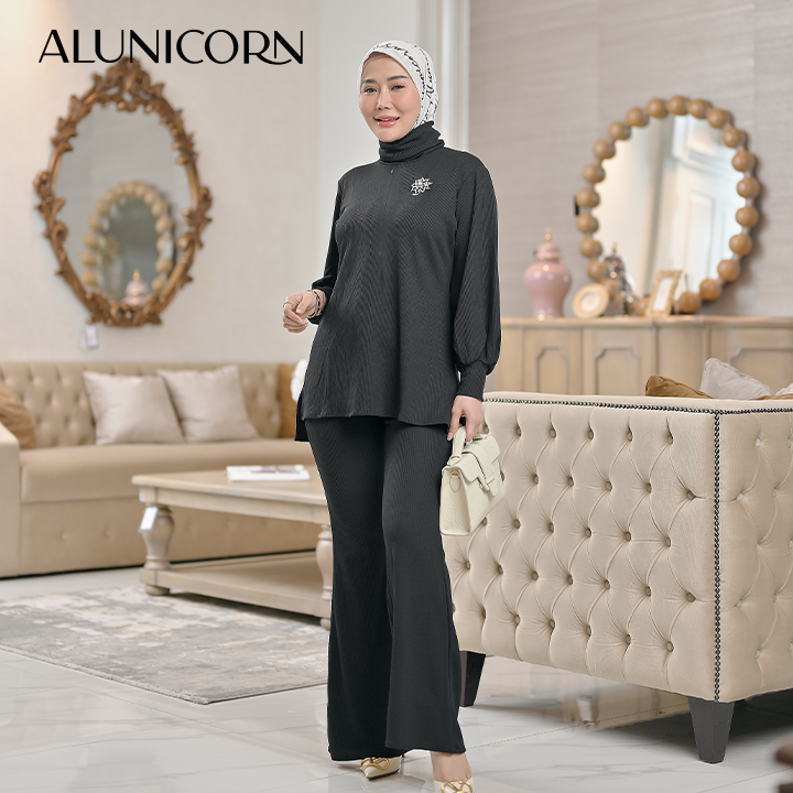 Alunicorn X Marissya Icha  - Elle Knit One set  Busui | One set wanita Blouse Busui Dan Pants Knit Uniqlo - Zipper knitting