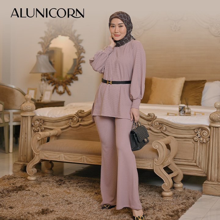 Alunicorn X Marissya Icha  - Elle Knit One set  Busui | One set wanita Blouse Busui Dan Pants Knit Uniqlo - Zipper knitting