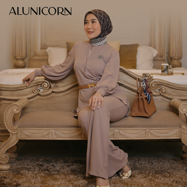Alunicorn X Marissya Icha  - Elle Knit One set  Busui | One set wanita Blouse Busui Dan Pants Knit Uniqlo - Zipper knitting
