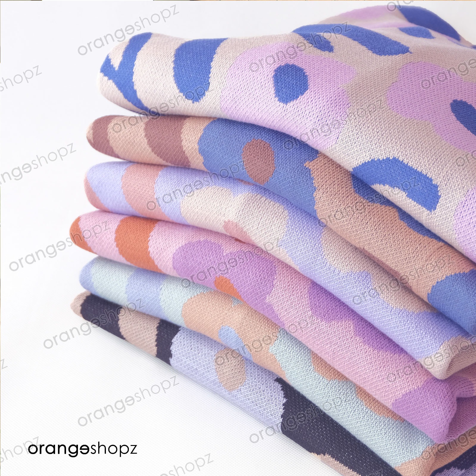 Dynamic Premium Sweater Motif