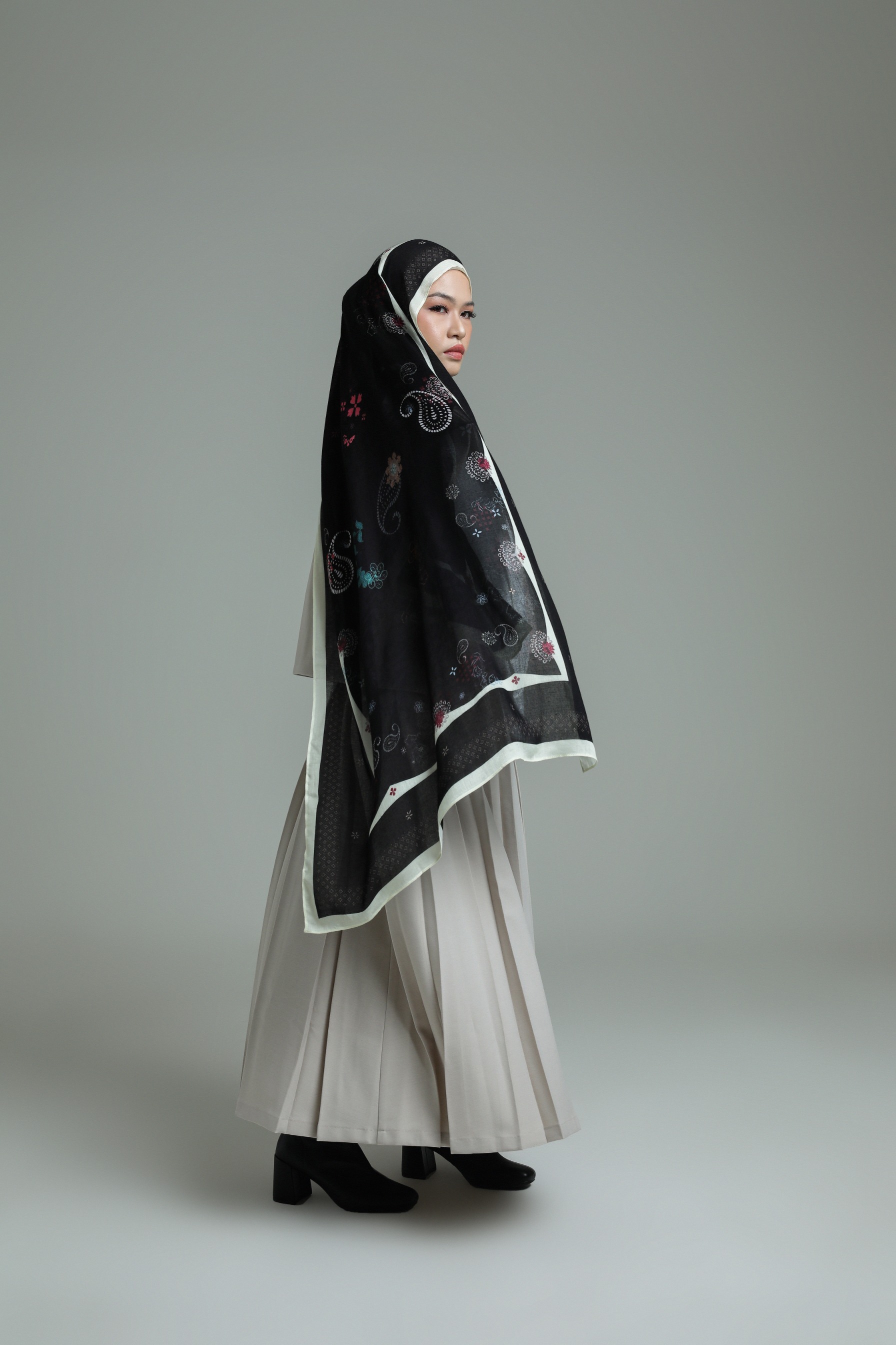 Batik Scarf Heritage Black | Pashmina Printed Modals