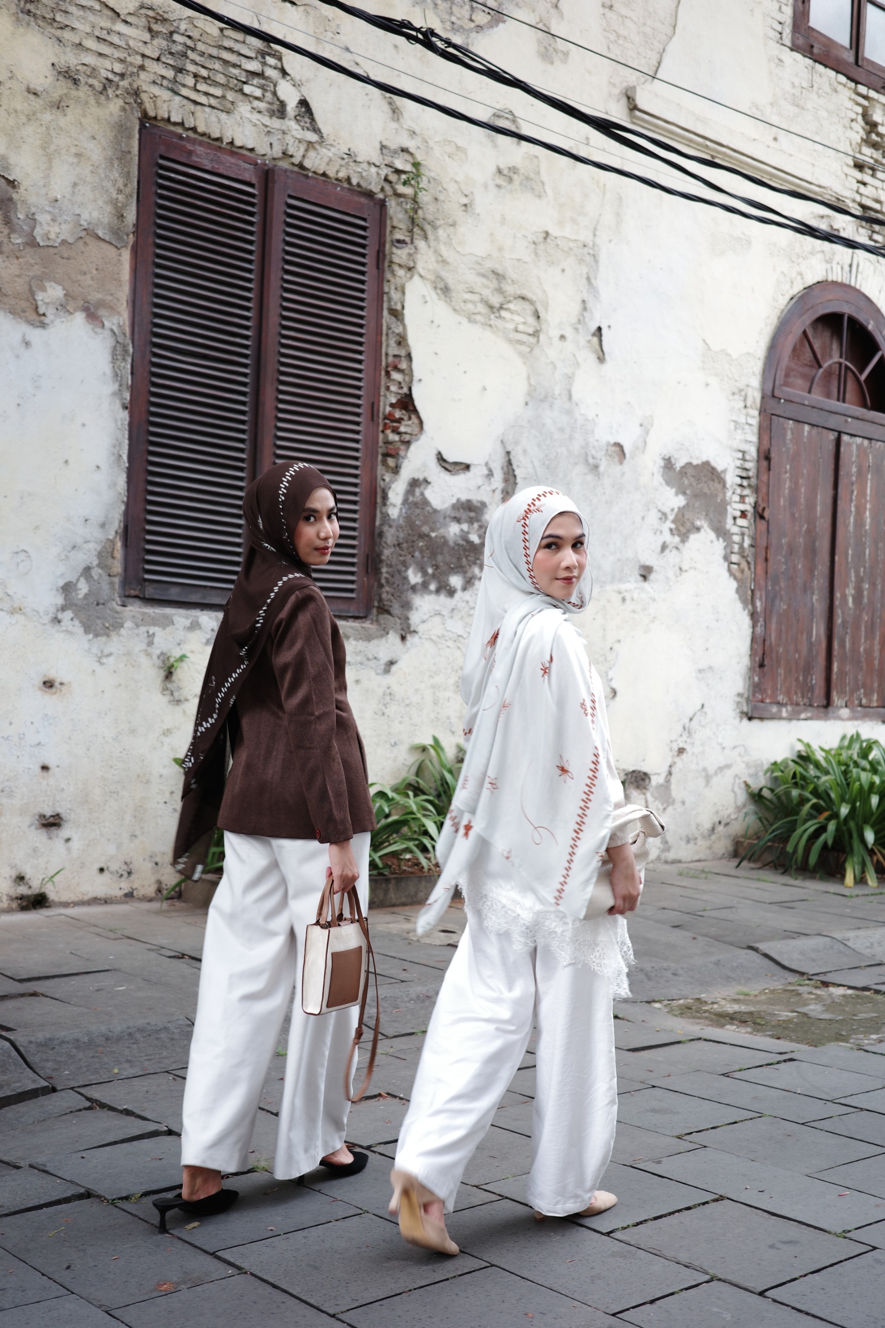 Signature Bloom Scarf Clove Brown | Pashmina Printed Modals