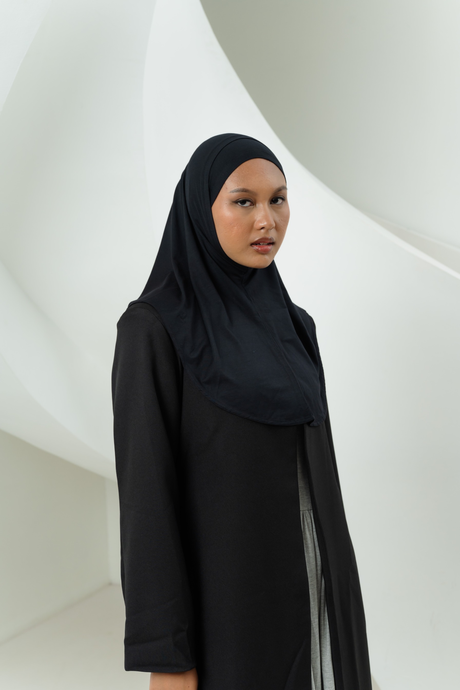 Lira Instant Tie Black | TENCEL™️ Hijab