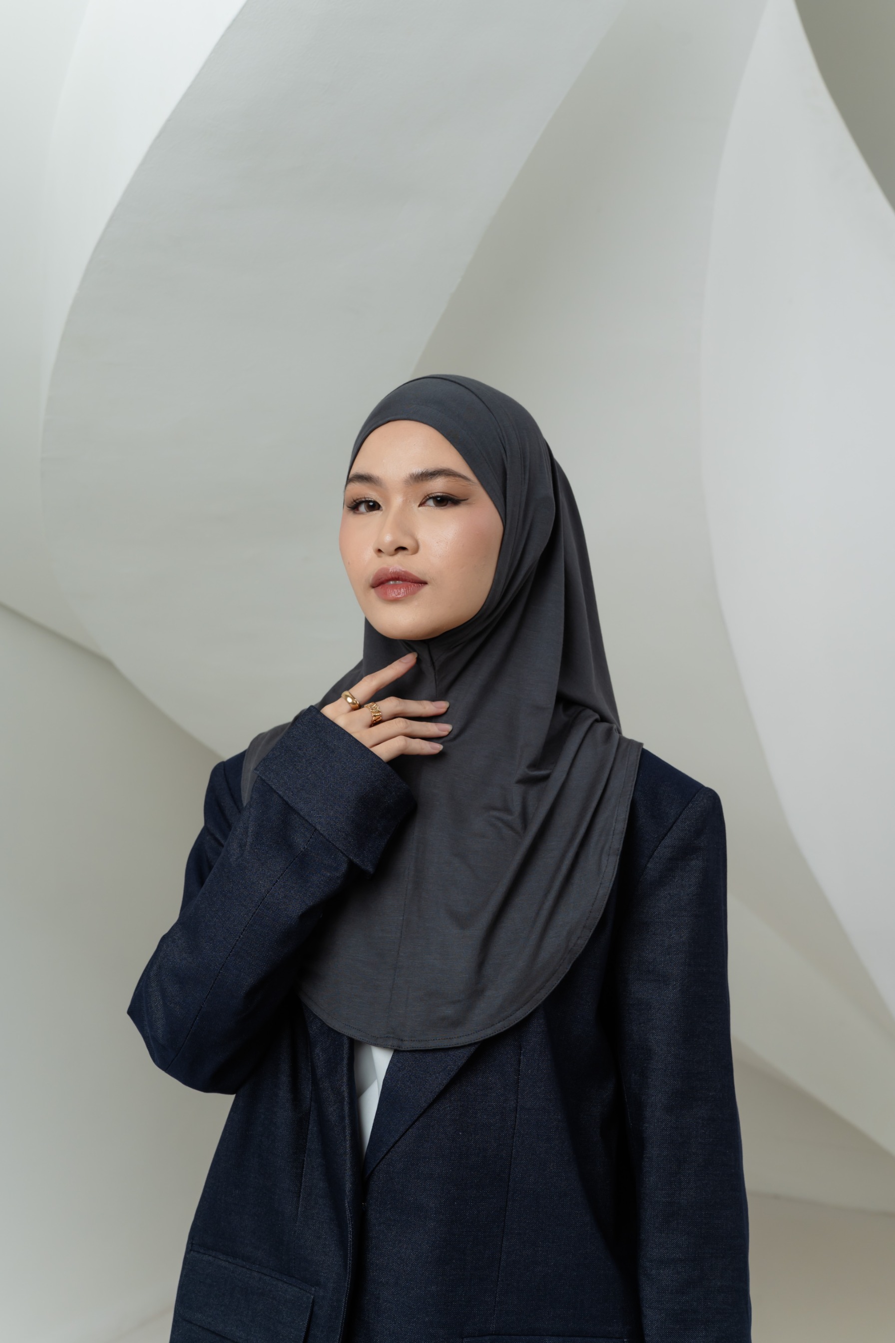 Lira Instant Tie Dark Grey | TENCEL™️ Hijab