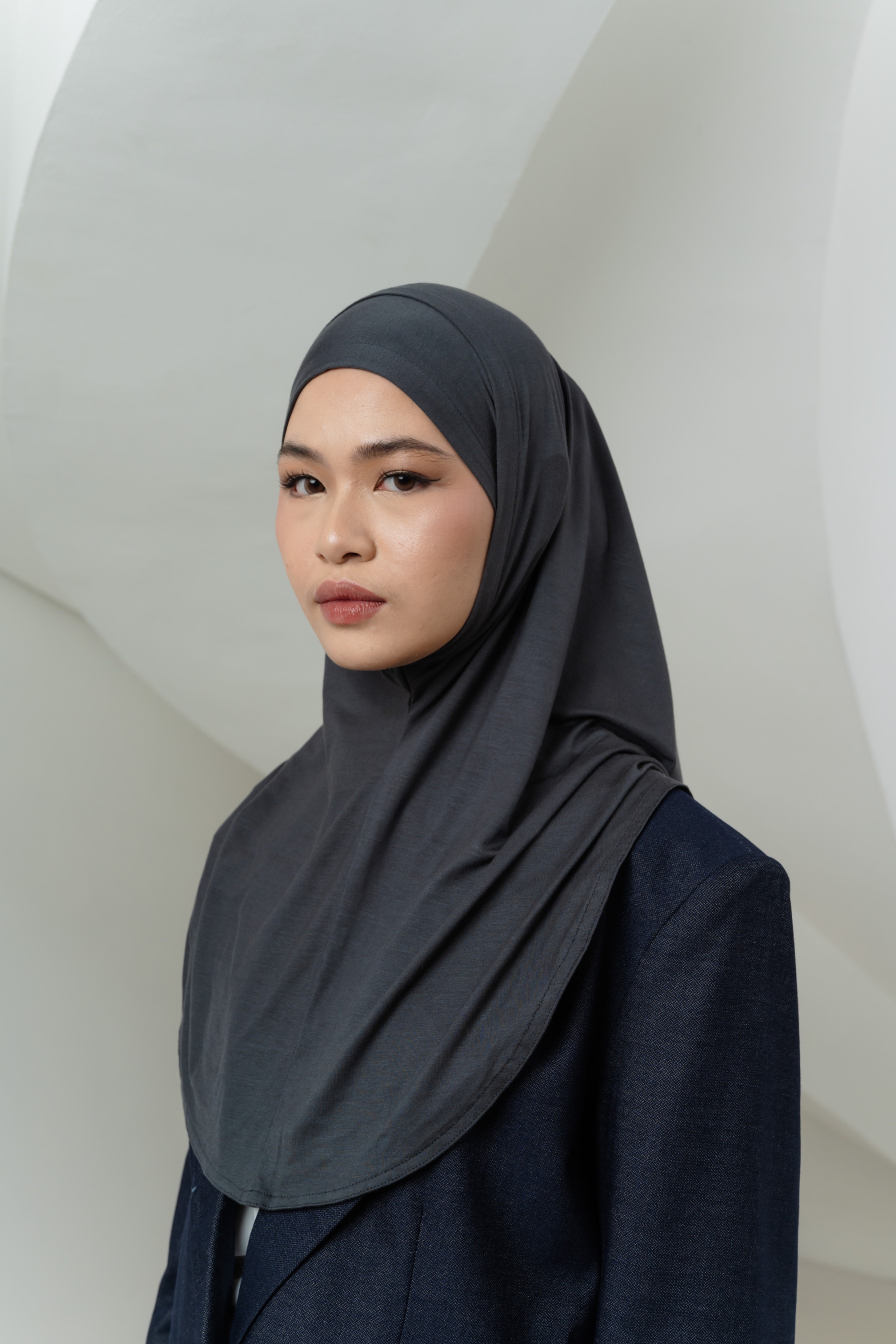 Lira Instant Tie Dark Grey | TENCEL™️ Hijab