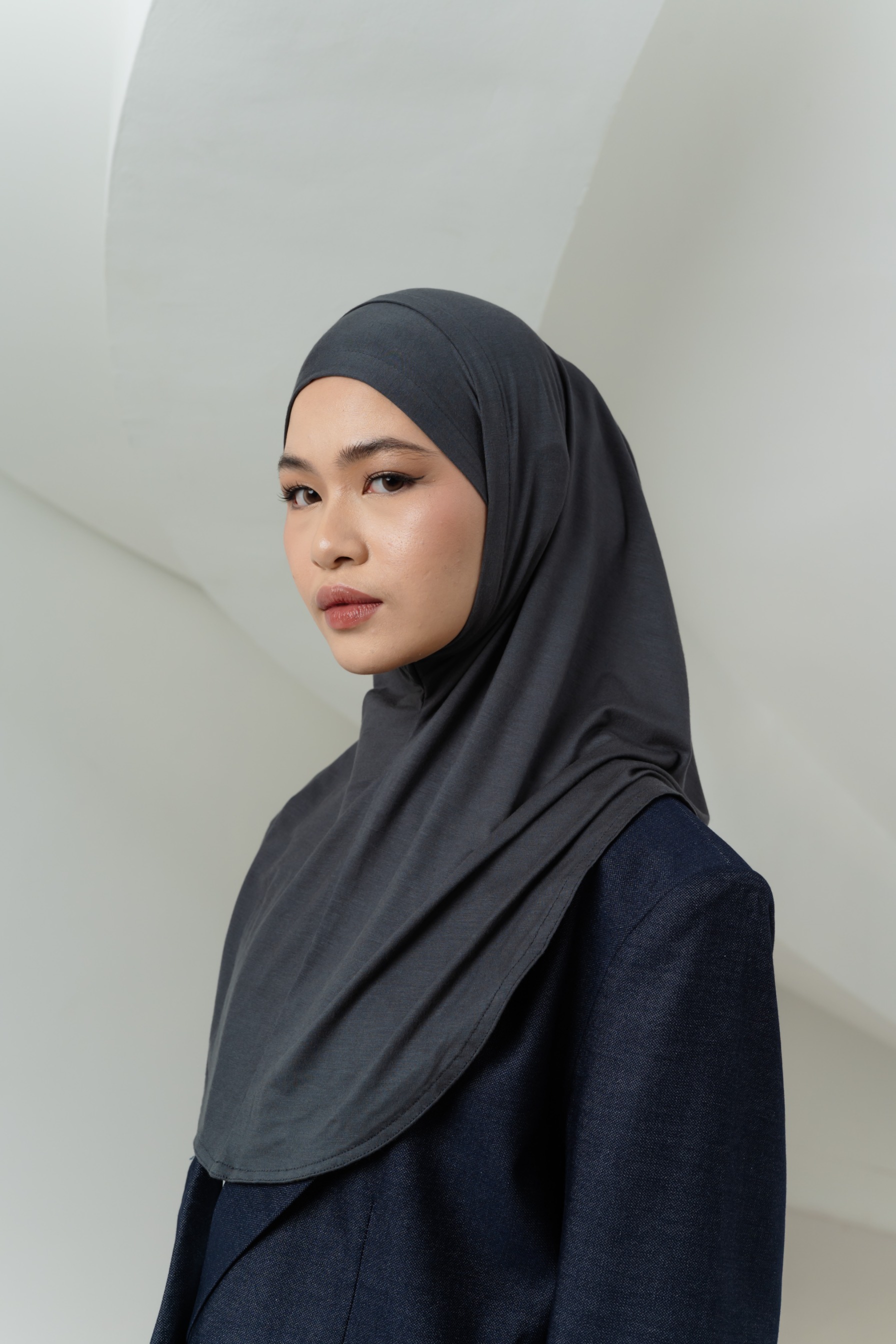 Lira Instant Tie Dark Grey | TENCEL™️ Hijab