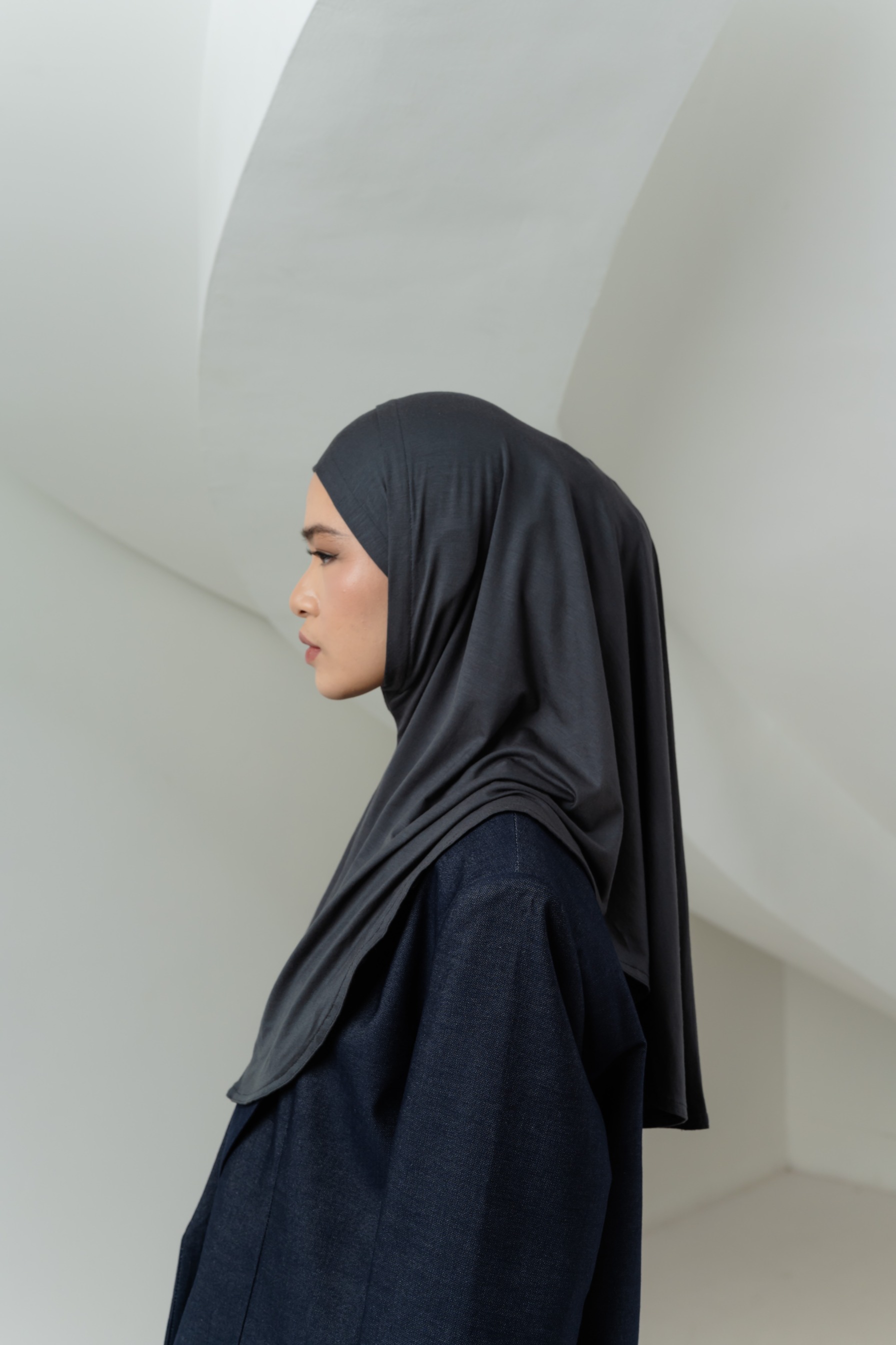 Lira Instant Tie Dark Grey | TENCEL™️ Hijab