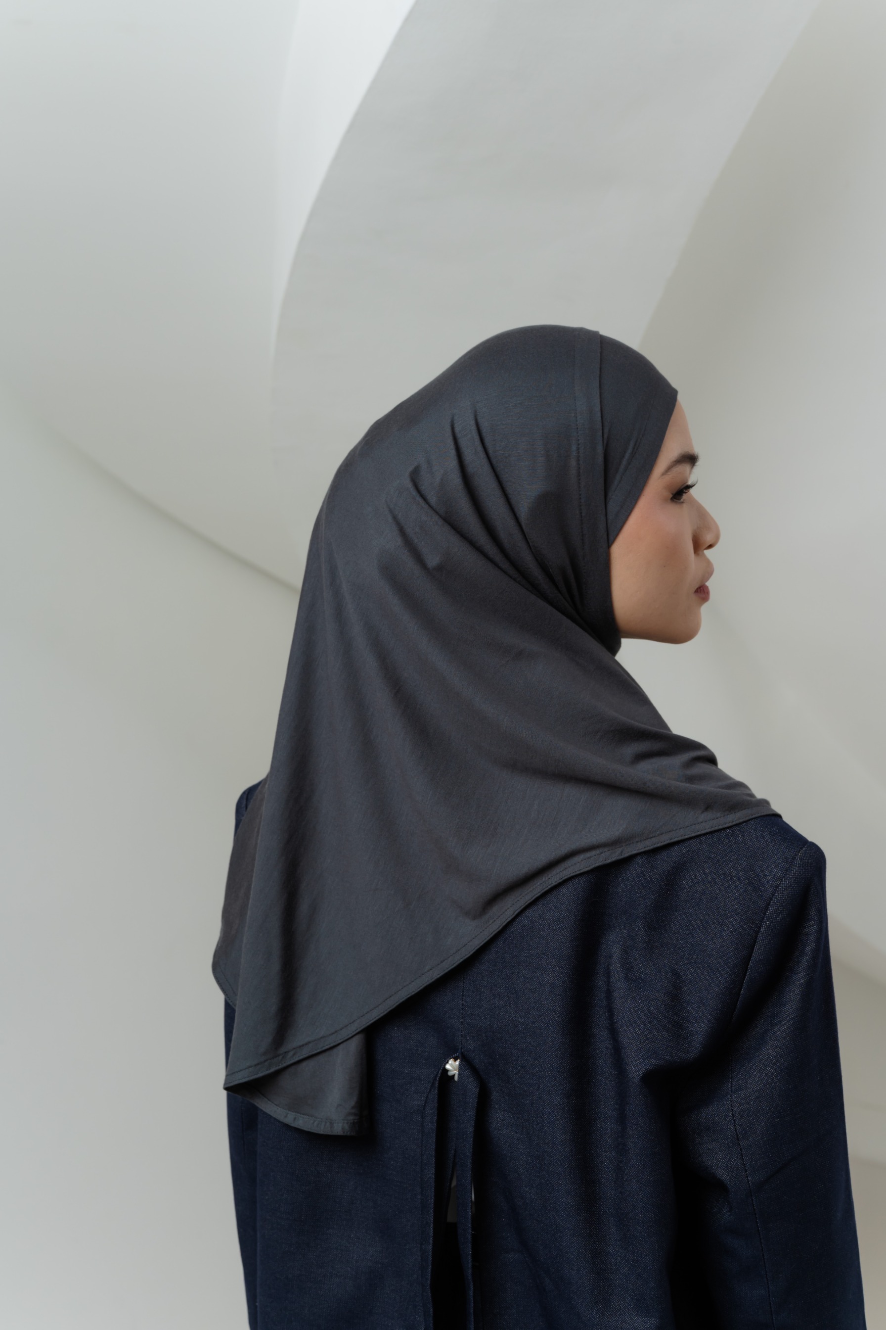 Lira Instant Tie Dark Grey | TENCEL™️ Hijab