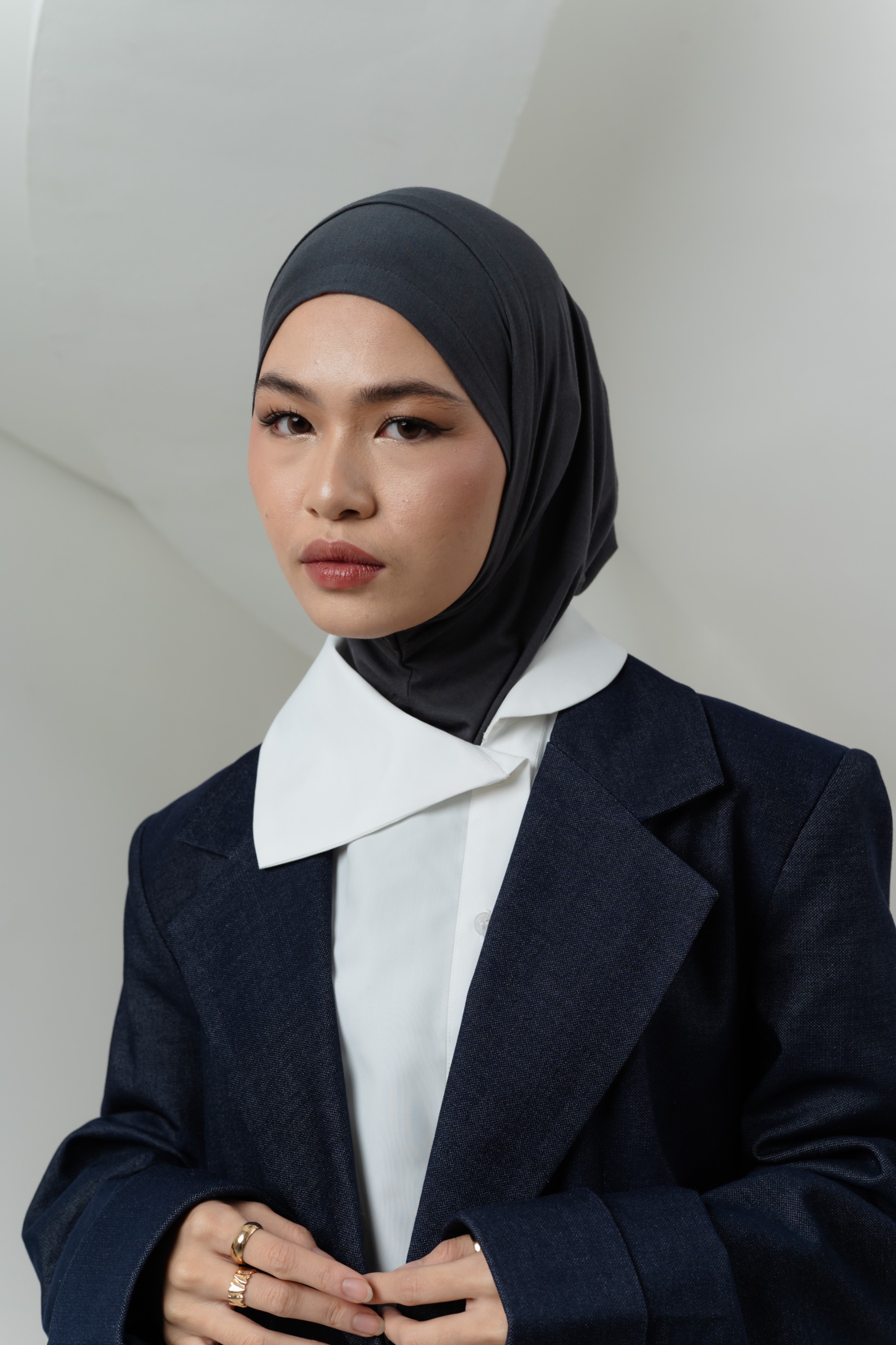 Lira Instant Tie Dark Grey | TENCEL™️ Hijab