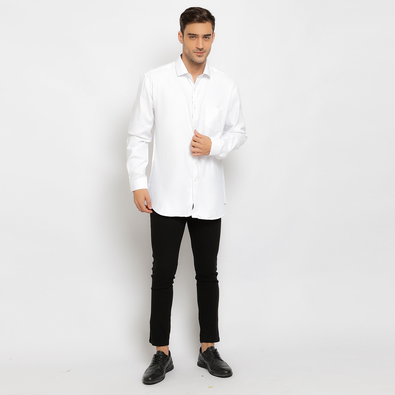 Kemeja Putih Polos Pria Lengan Panjang Slim Fit Jumbo