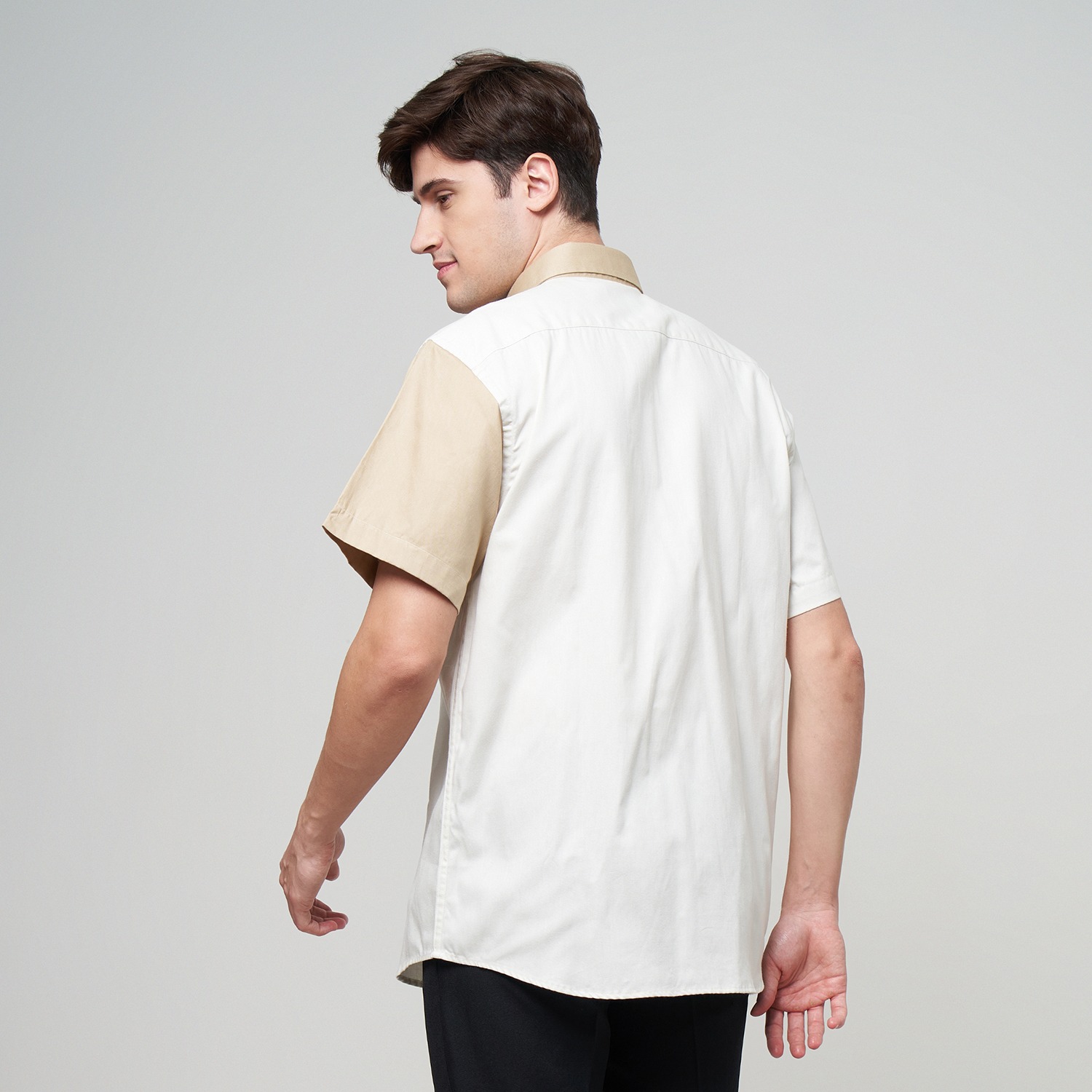Kemeja Pria Lengan Pendek Casual Kombinasi Body Fit