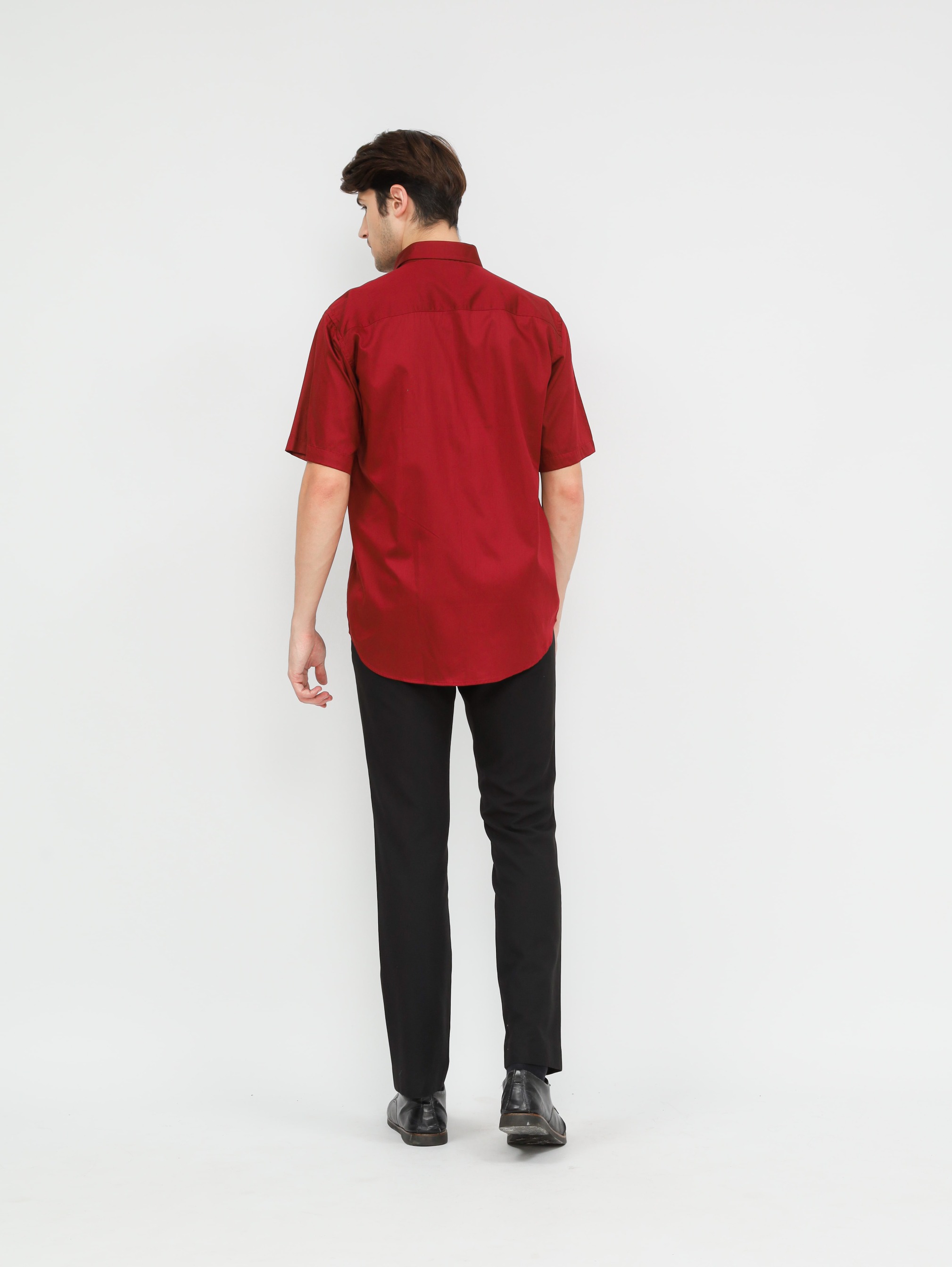 Kemeja Pria Lengan Pendek Reguler Fit Satin