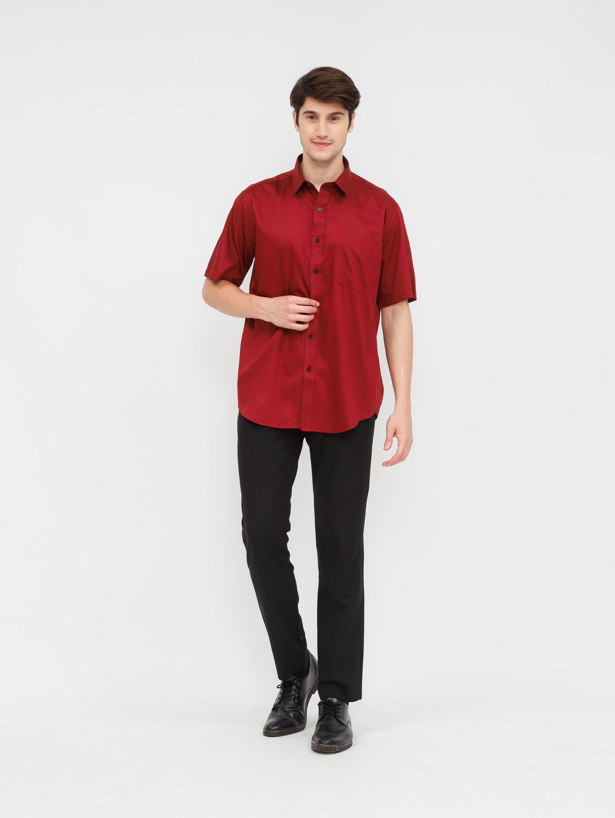 Kemeja Pria Lengan Pendek Reguler Fit Satin