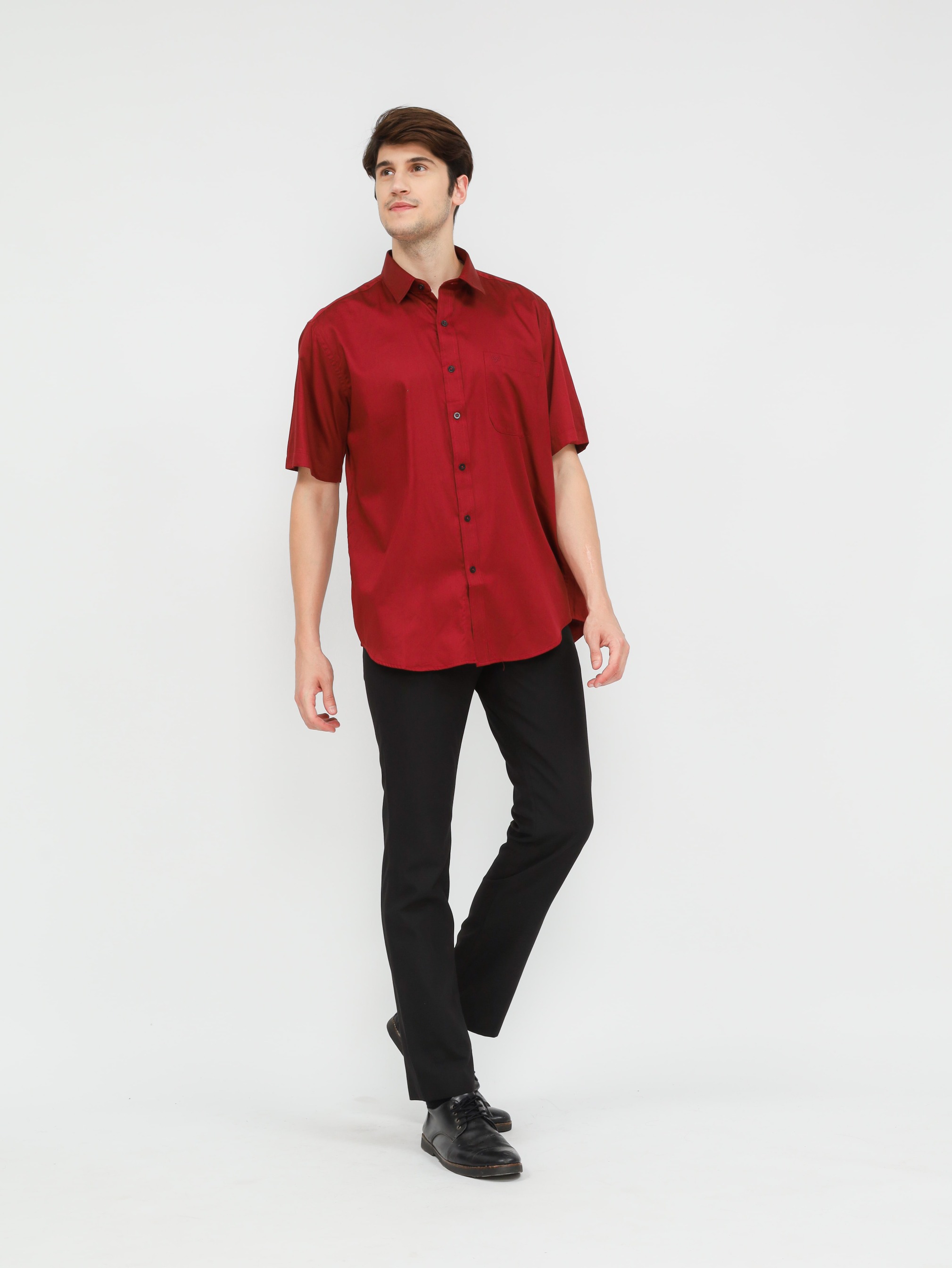 Kemeja Pria Lengan Pendek Reguler Fit Satin