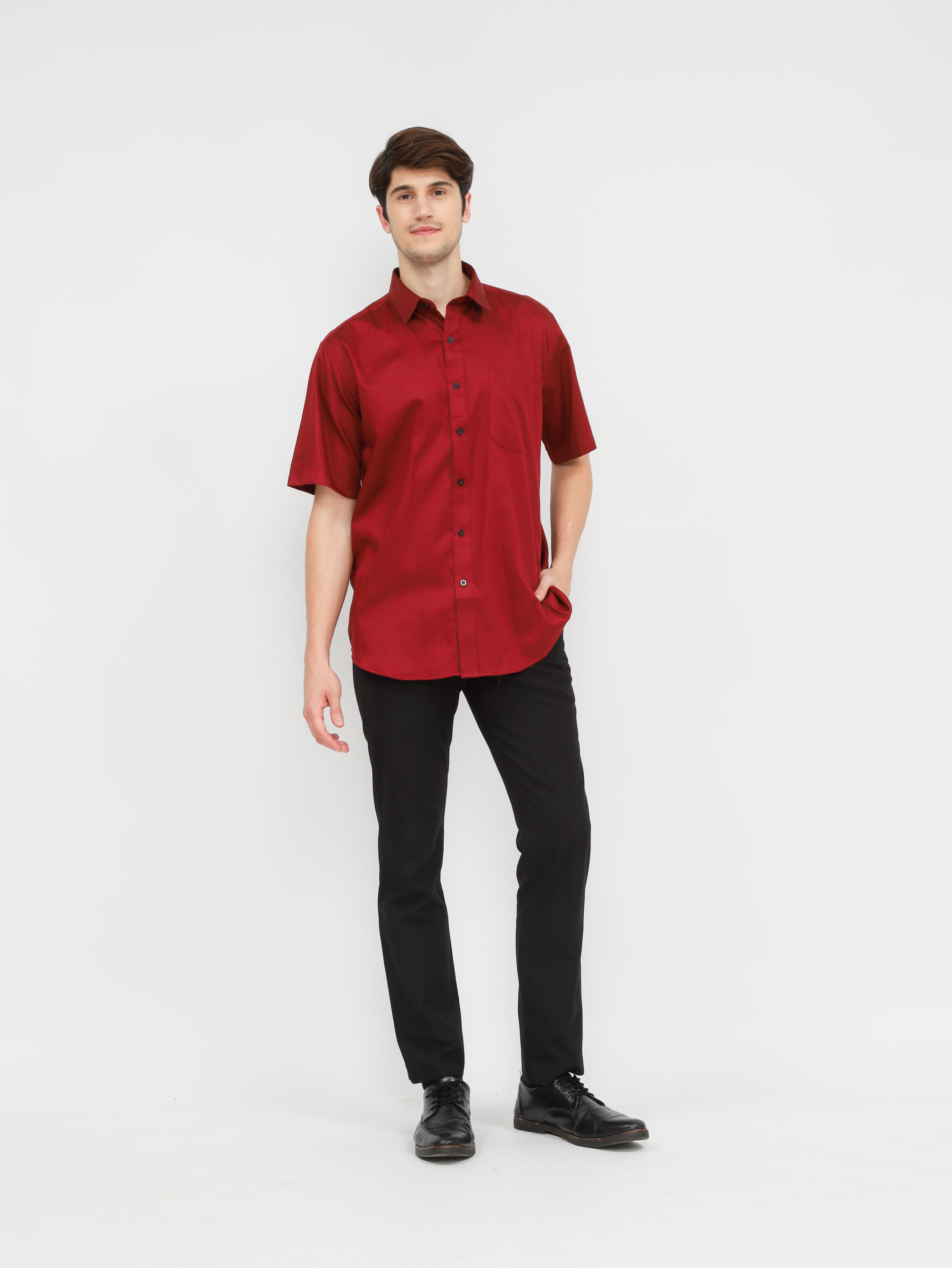 Kemeja Pria Lengan Pendek Reguler Fit Satin