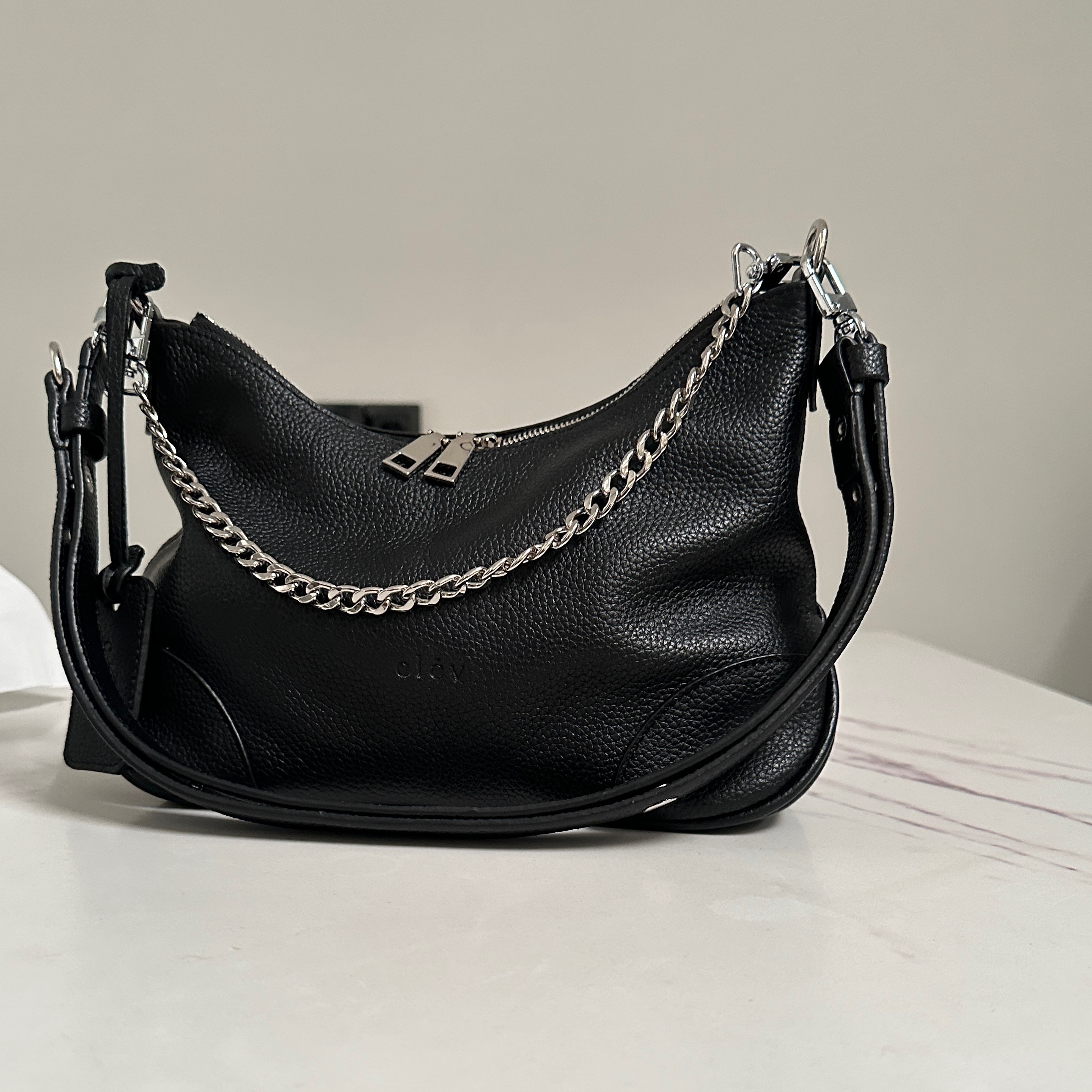 ZIRA (black)