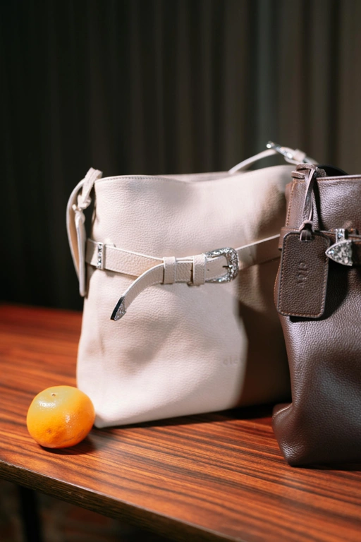 Image of Evelyn leather bag (beige)