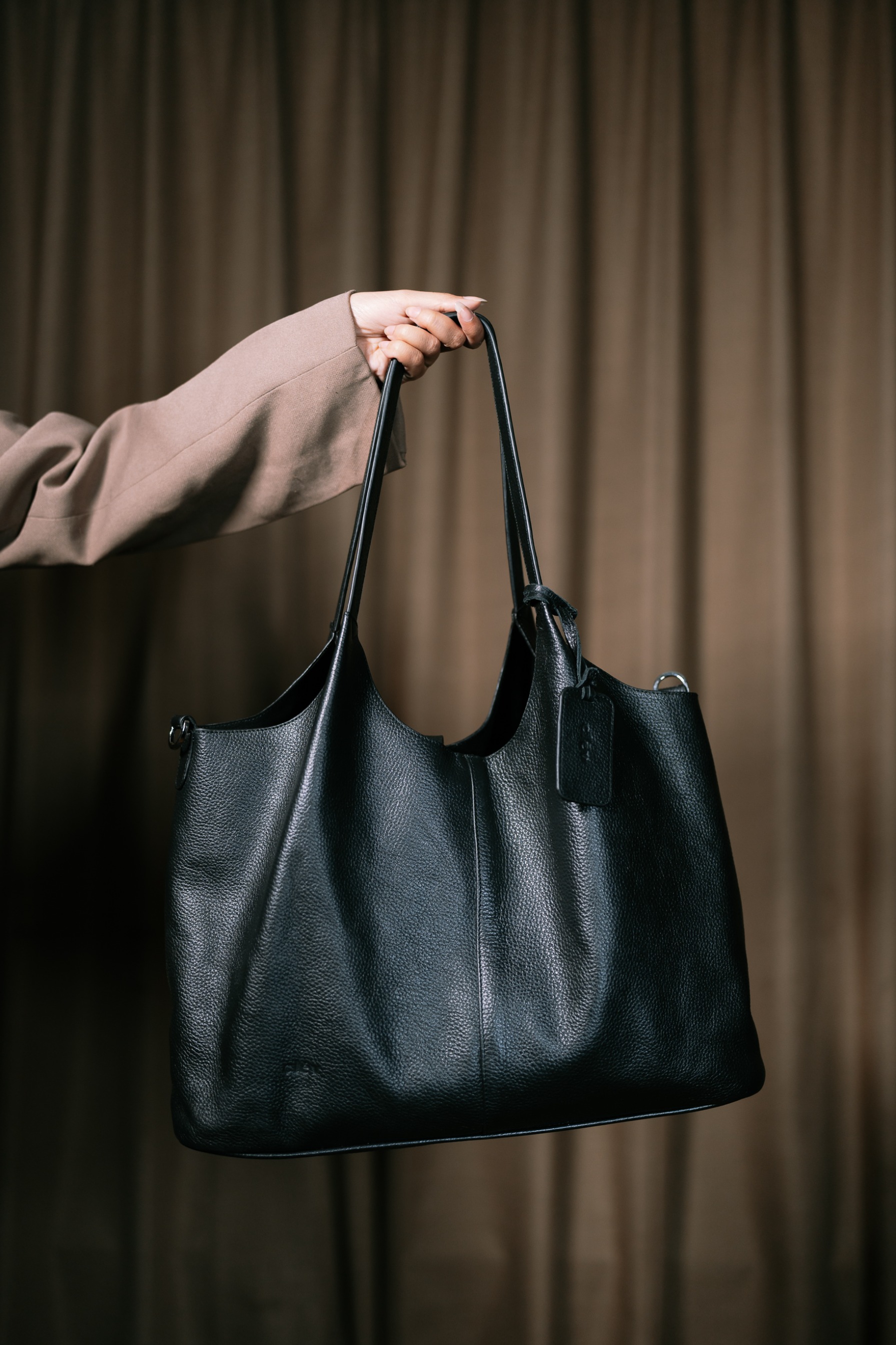 Kyna leather bag Large (black)