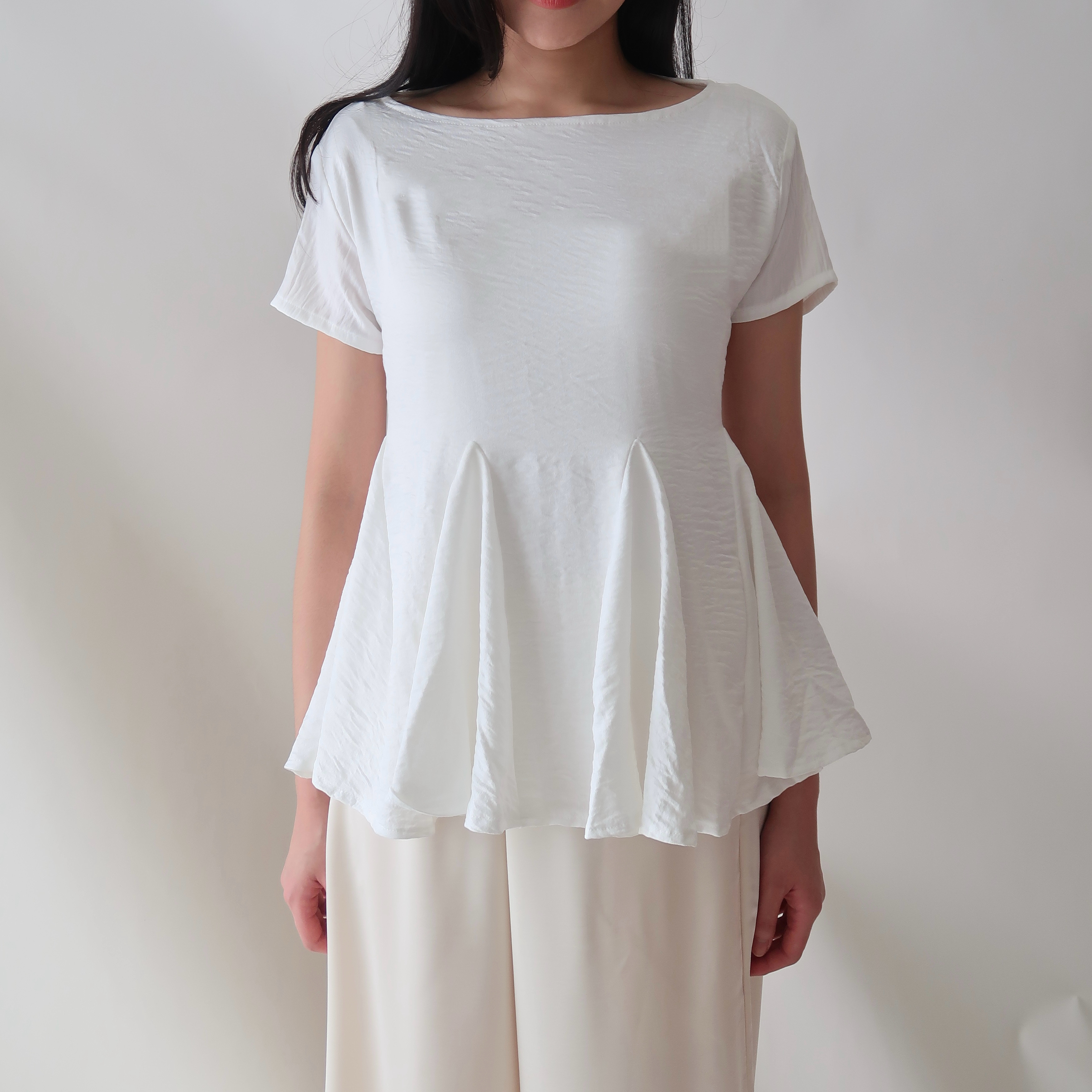 TO.KART Yuri Top | Flowy Collection
