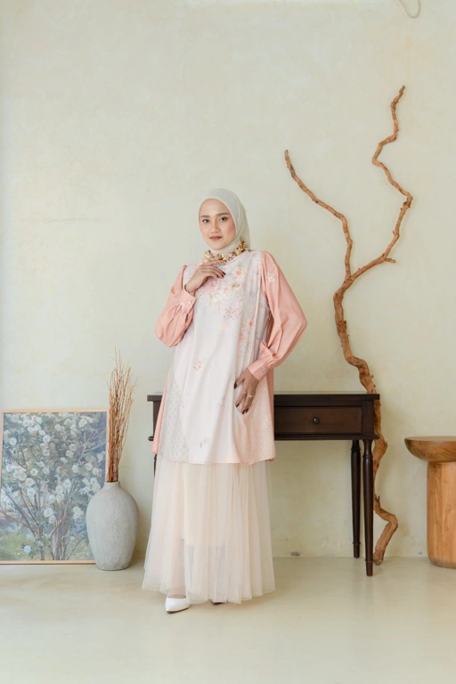 Image of MYSHA TUNIK