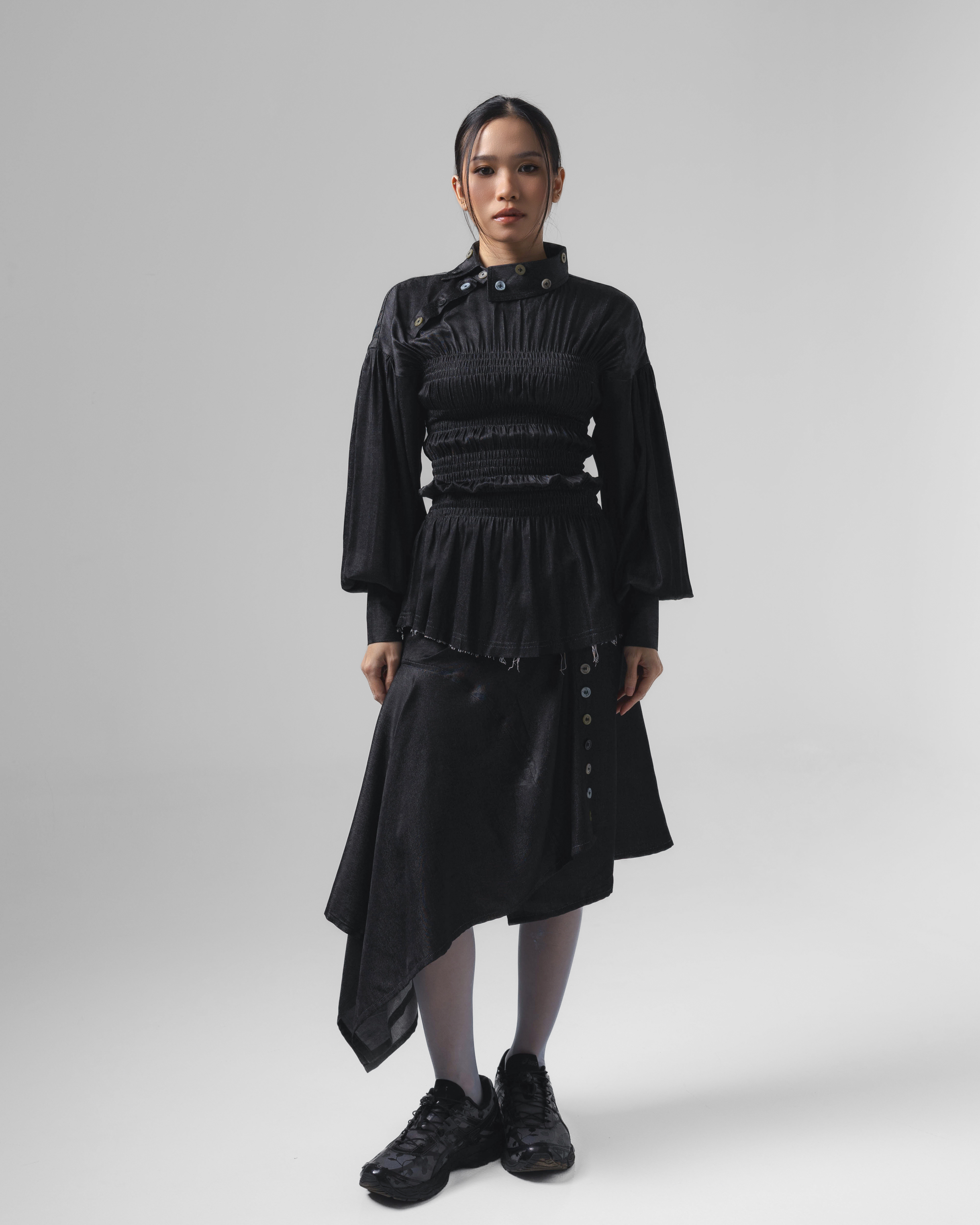 Noir Buttons Collar Smocked Shirt