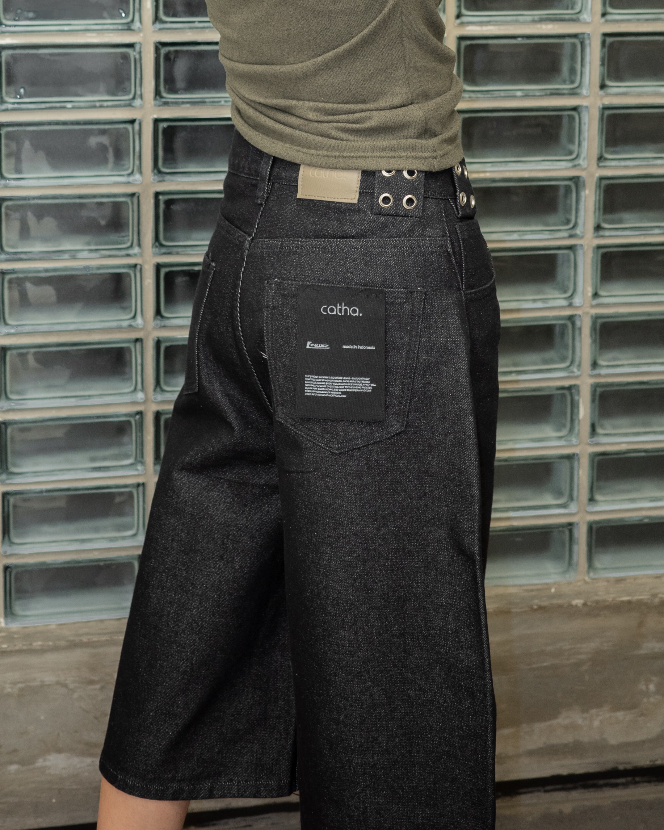Line Up Eyelet Baggy Jorts