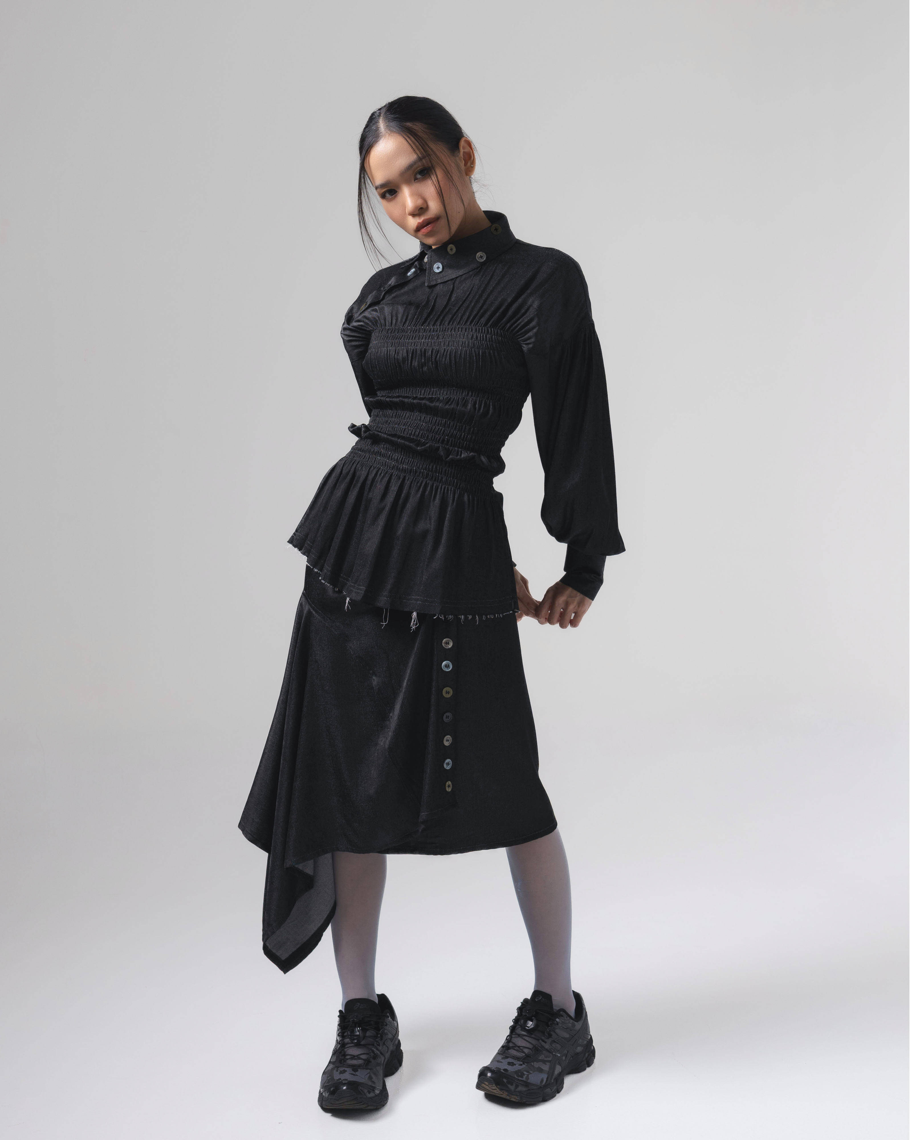 Noir Buttons Collar Smocked Shirt