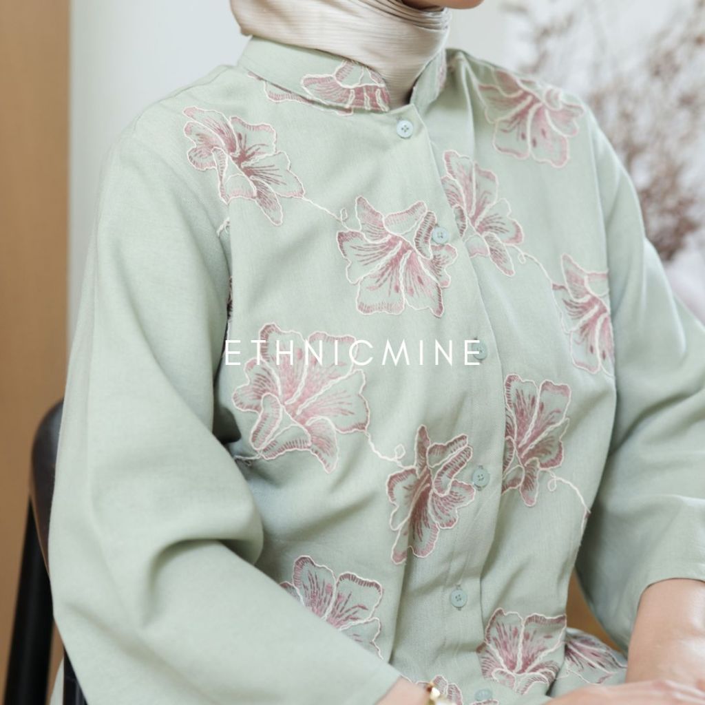 MEREKAH LILY BLOUSE LINEN RAYA BATIK ETHNICMINE