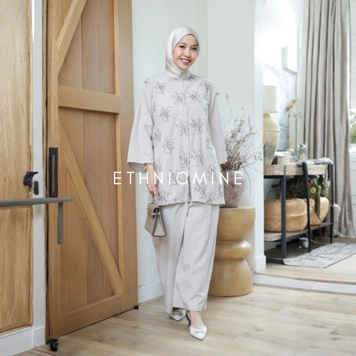 Image of MEREKAH LILY BLOUSE LINEN RAYA BATIK ETHNICMINE