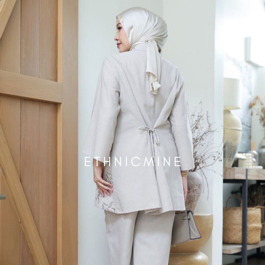 MEREKAH LILY BLOUSE LINEN RAYA BATIK ETHNICMINE