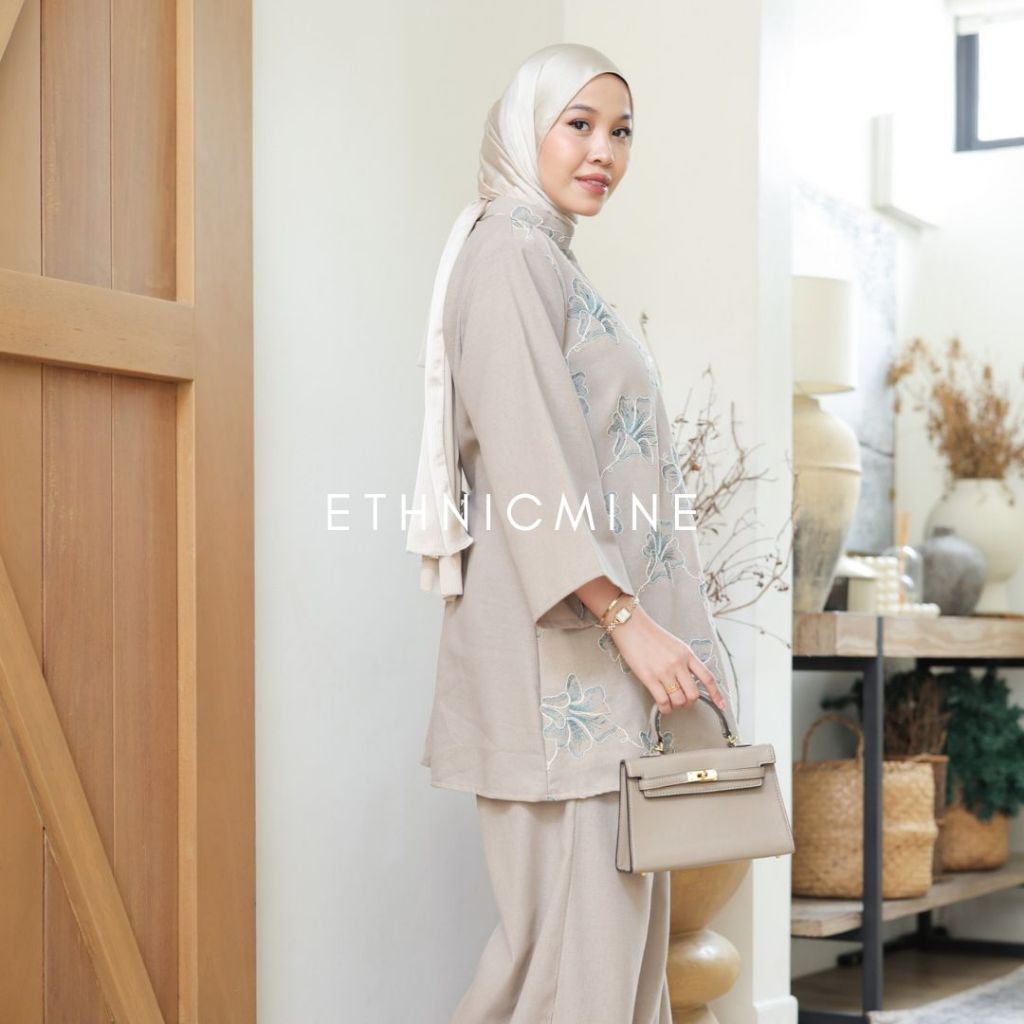 MEREKAH LILY BLOUSE LINEN RAYA BATIK ETHNICMINE
