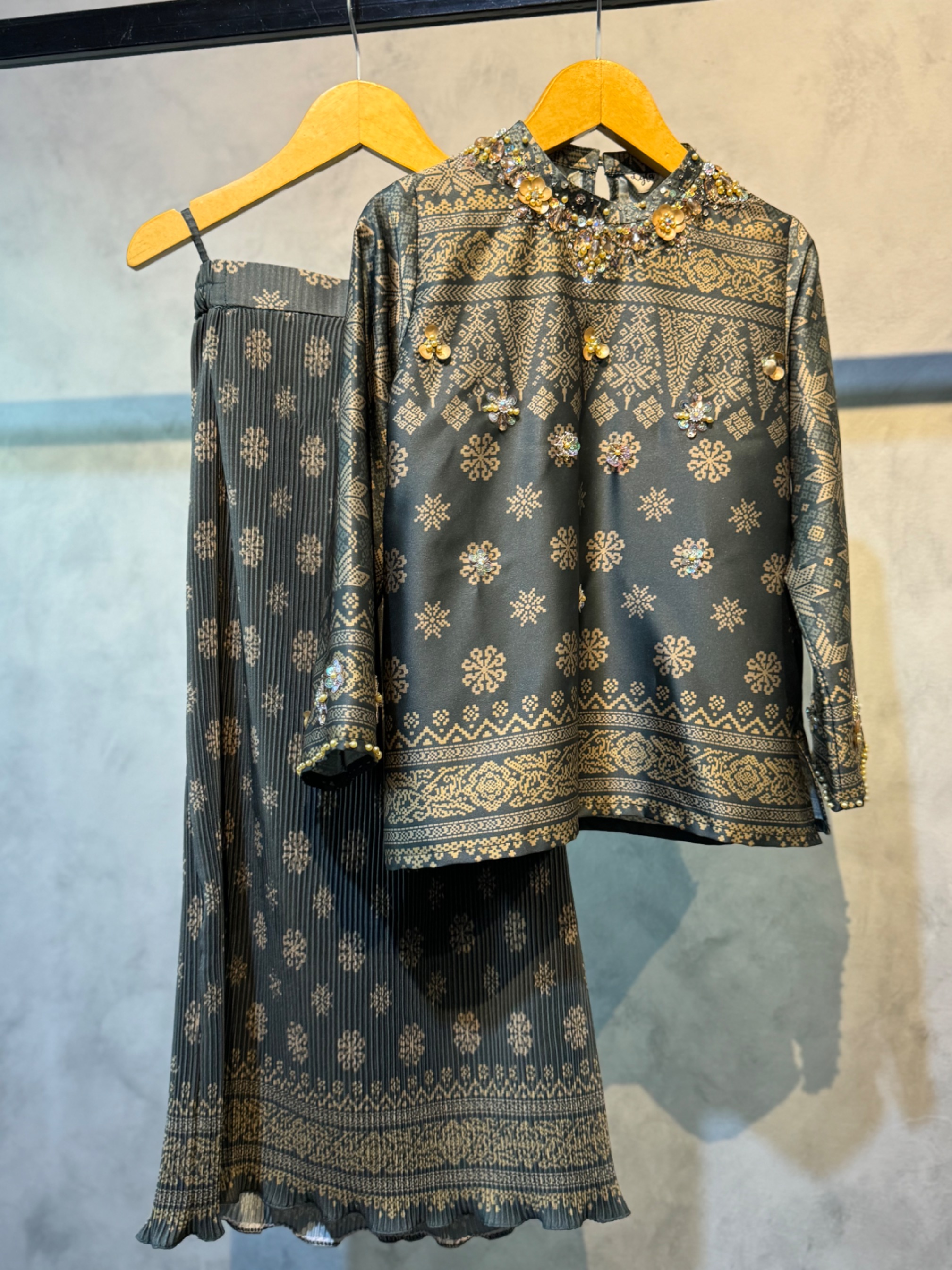Raya set skirt kids (size 8-12)