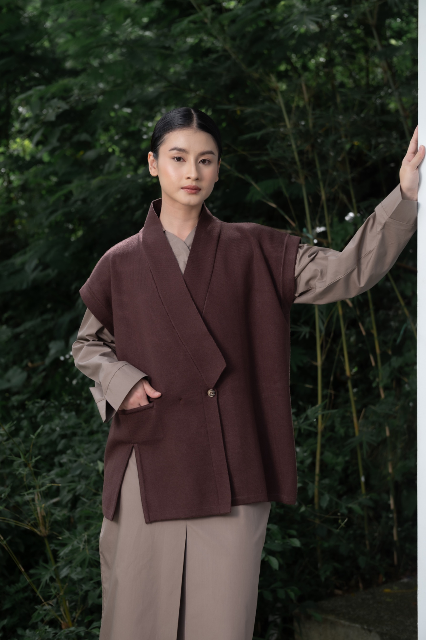 Mona Vest Brown