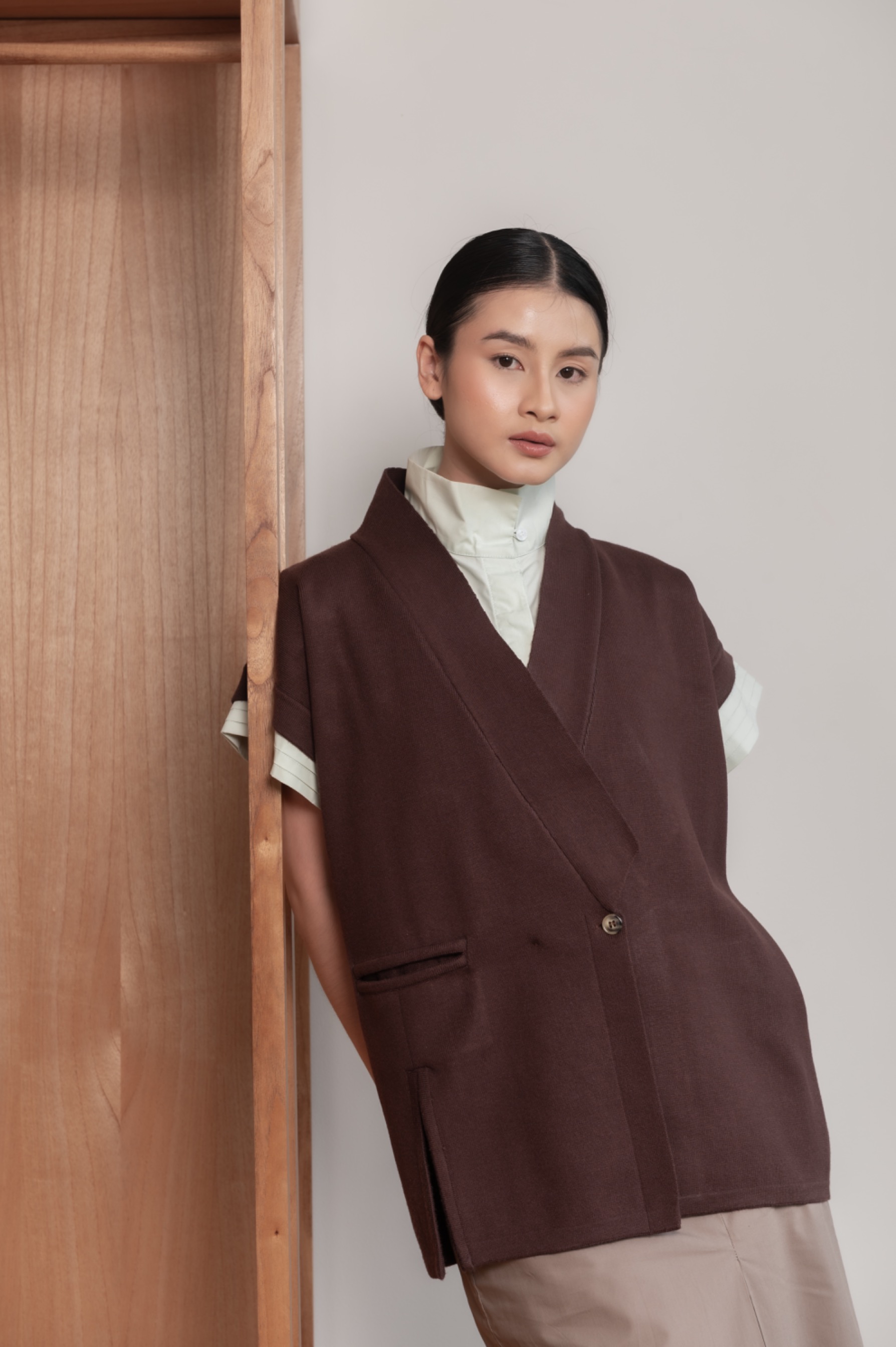 Mona Vest Brown