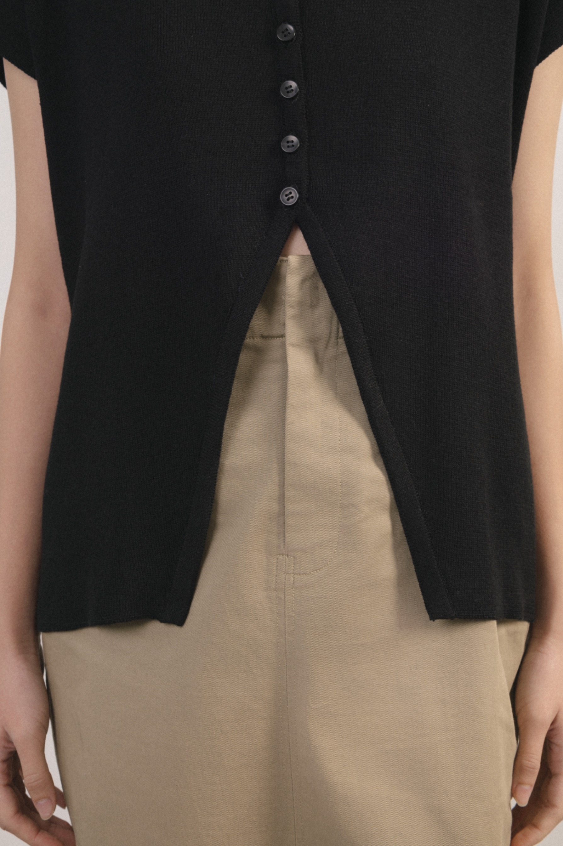 Tama Vest Black