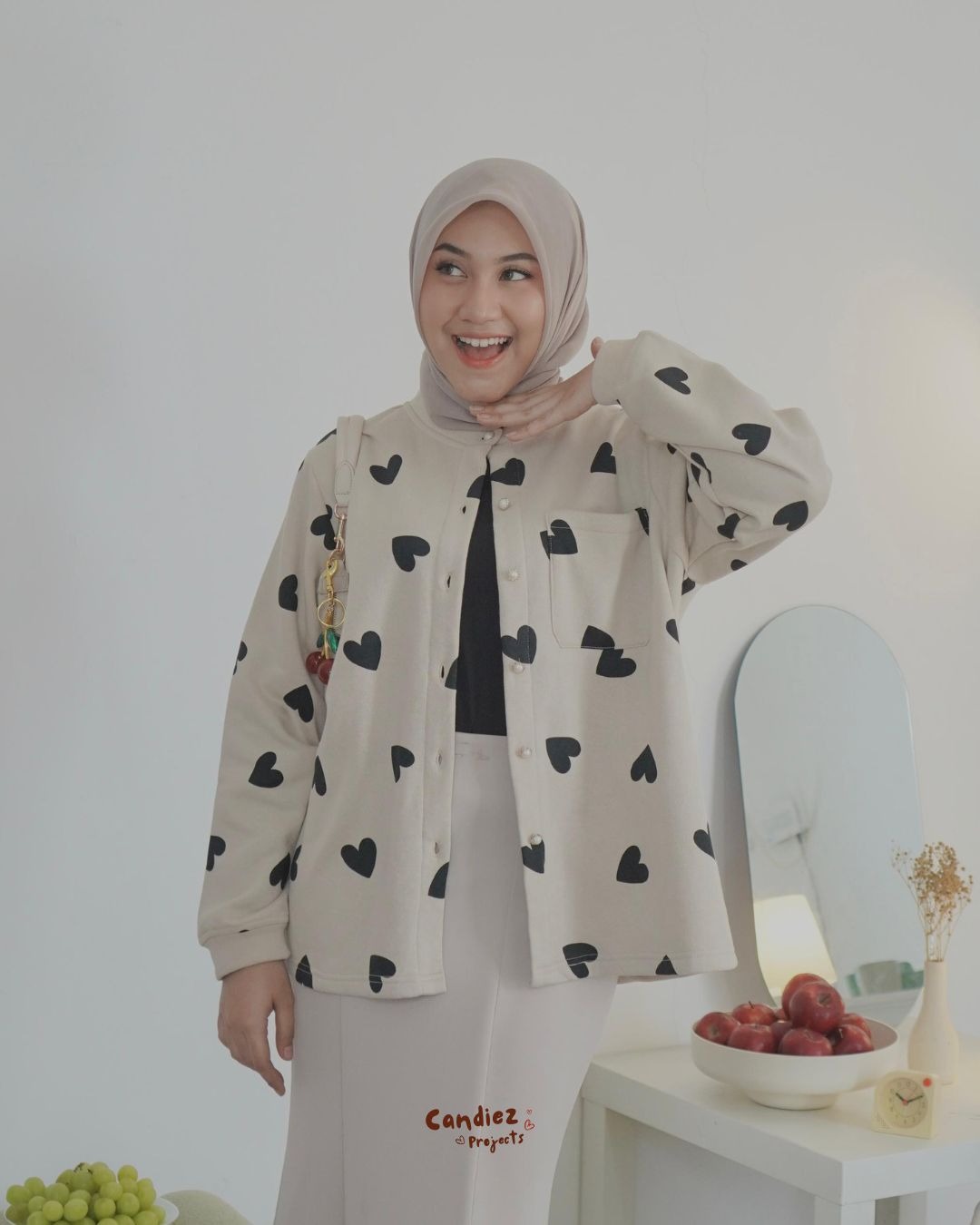 HERA Premium Cardigan Love | Nude Huge